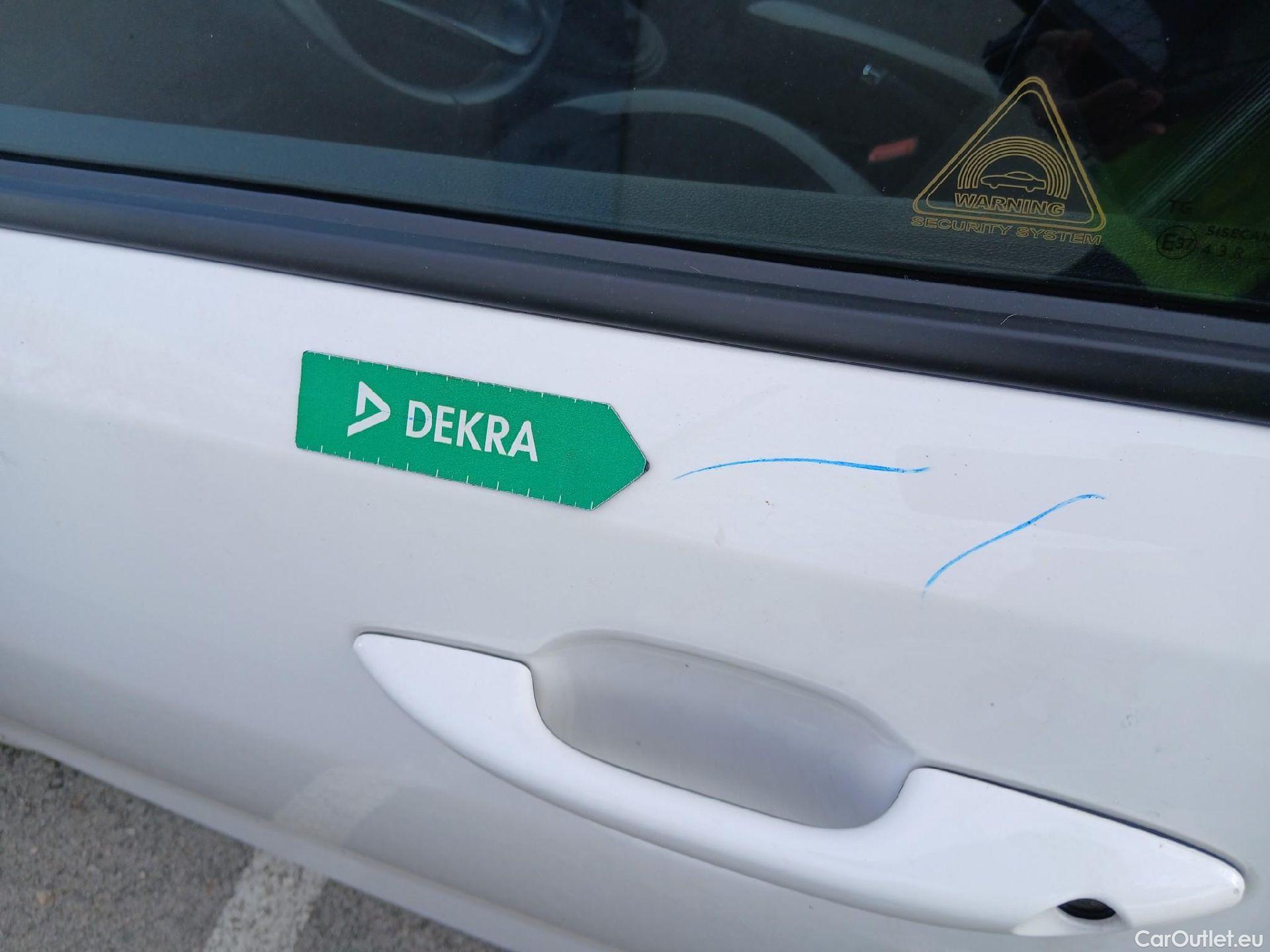  Hyundai  i10 HYUNDAI  / 2020 / 5P / berlina con portón 1.0 Klass #14