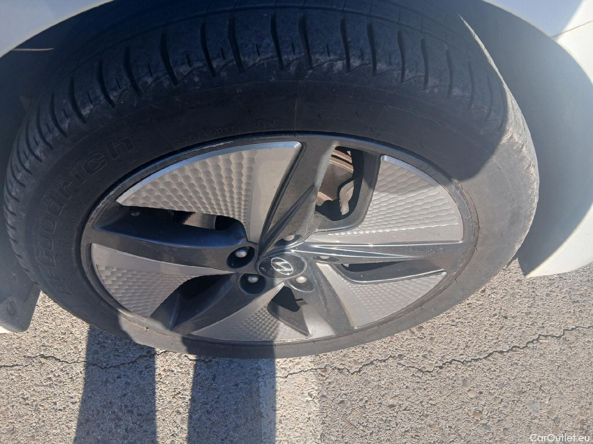  Hyundai   Ioniq HYUNDAI / 2019 / 5P / berlina con portón 1.6 GDI HEV Tecno DCT #27