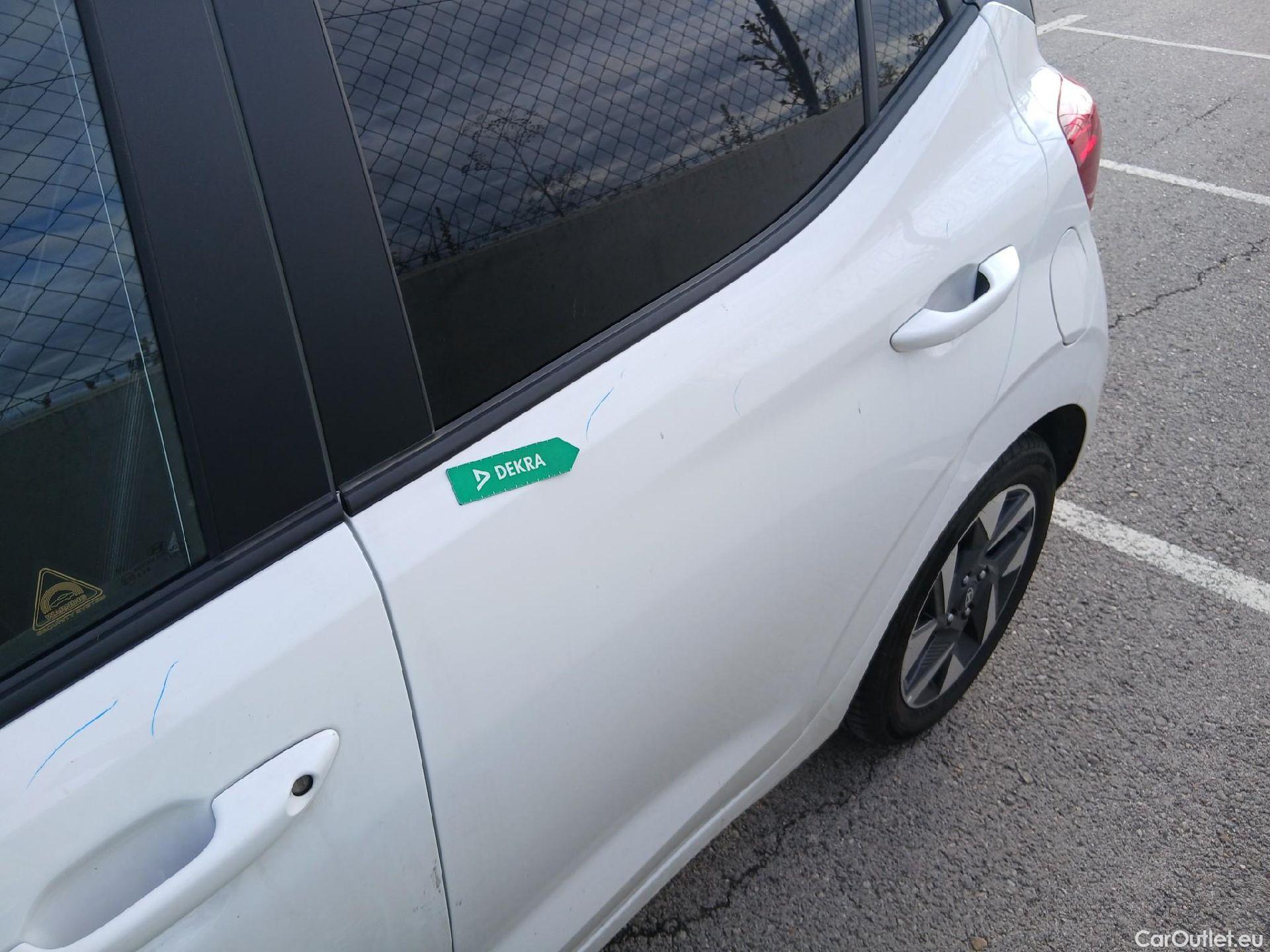  Hyundai  i10 HYUNDAI  / 2020 / 5P / berlina con portón 1.0 Klass #16