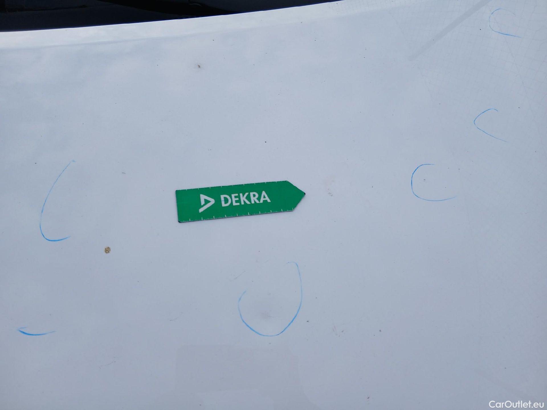  Hyundai  i10 HYUNDAI  / 2020 / 5P / berlina con portón 1.0 Klass #6