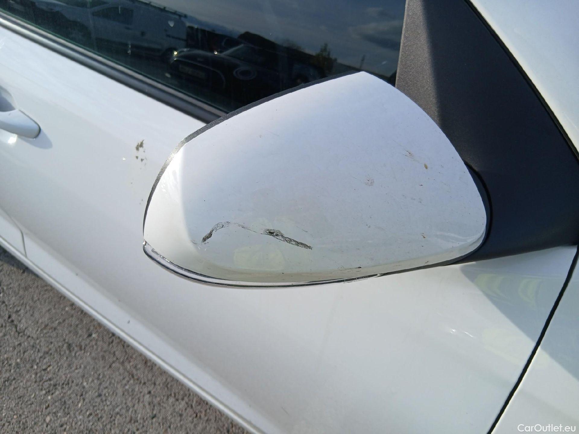  Hyundai  i10 HYUNDAI  / 2020 / 5P / berlina con portón 1.0 Klass #26