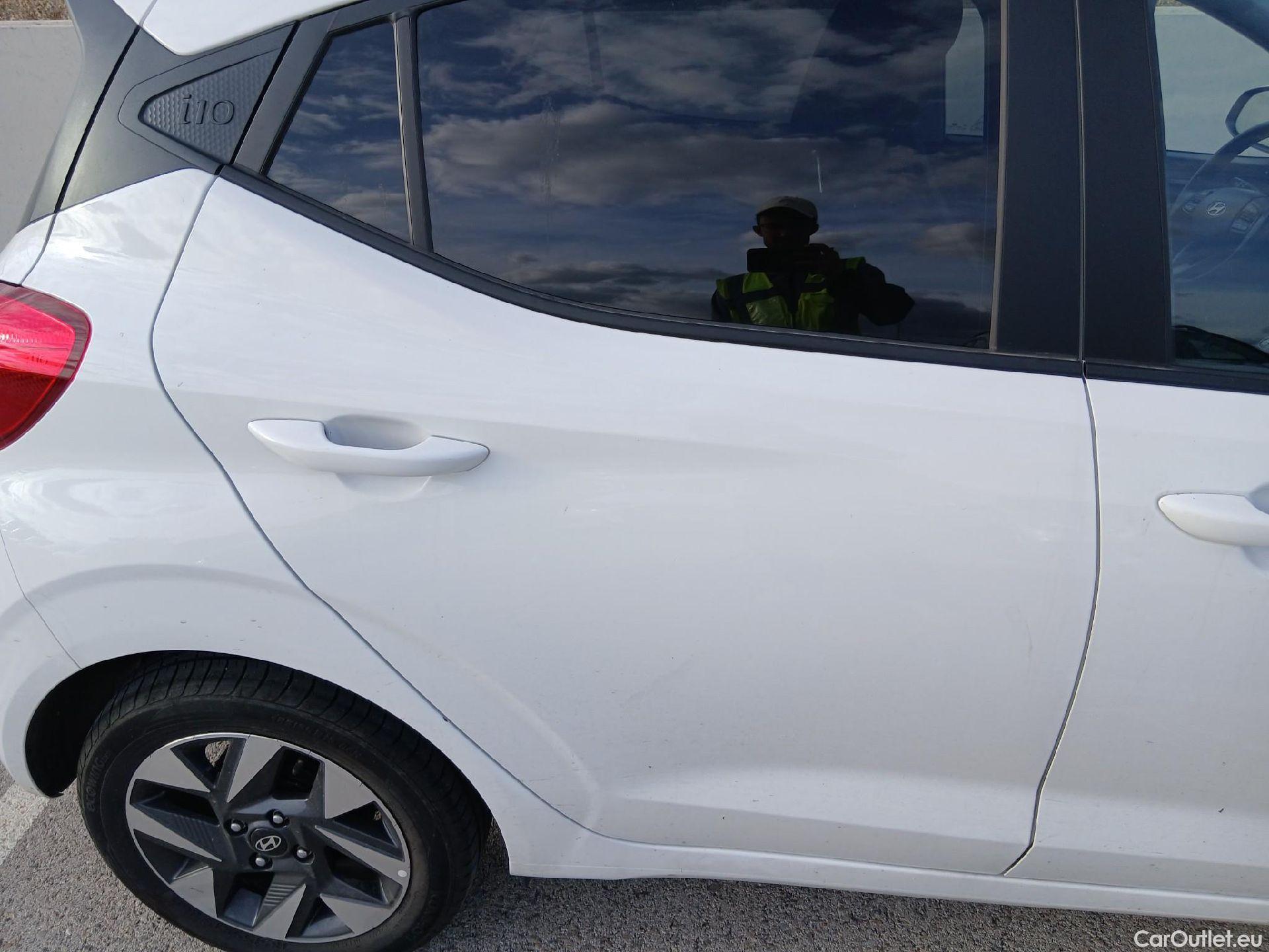  Hyundai  i10 HYUNDAI  / 2020 / 5P / berlina con portón 1.0 Klass #21