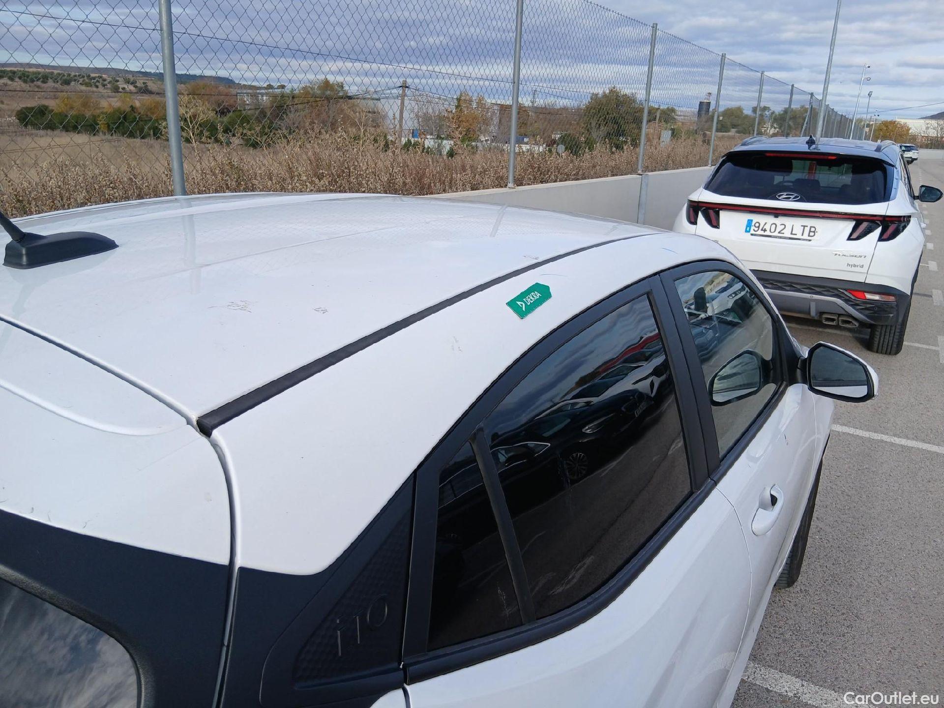  Hyundai  i10 HYUNDAI  / 2020 / 5P / berlina con portón 1.0 Klass #20