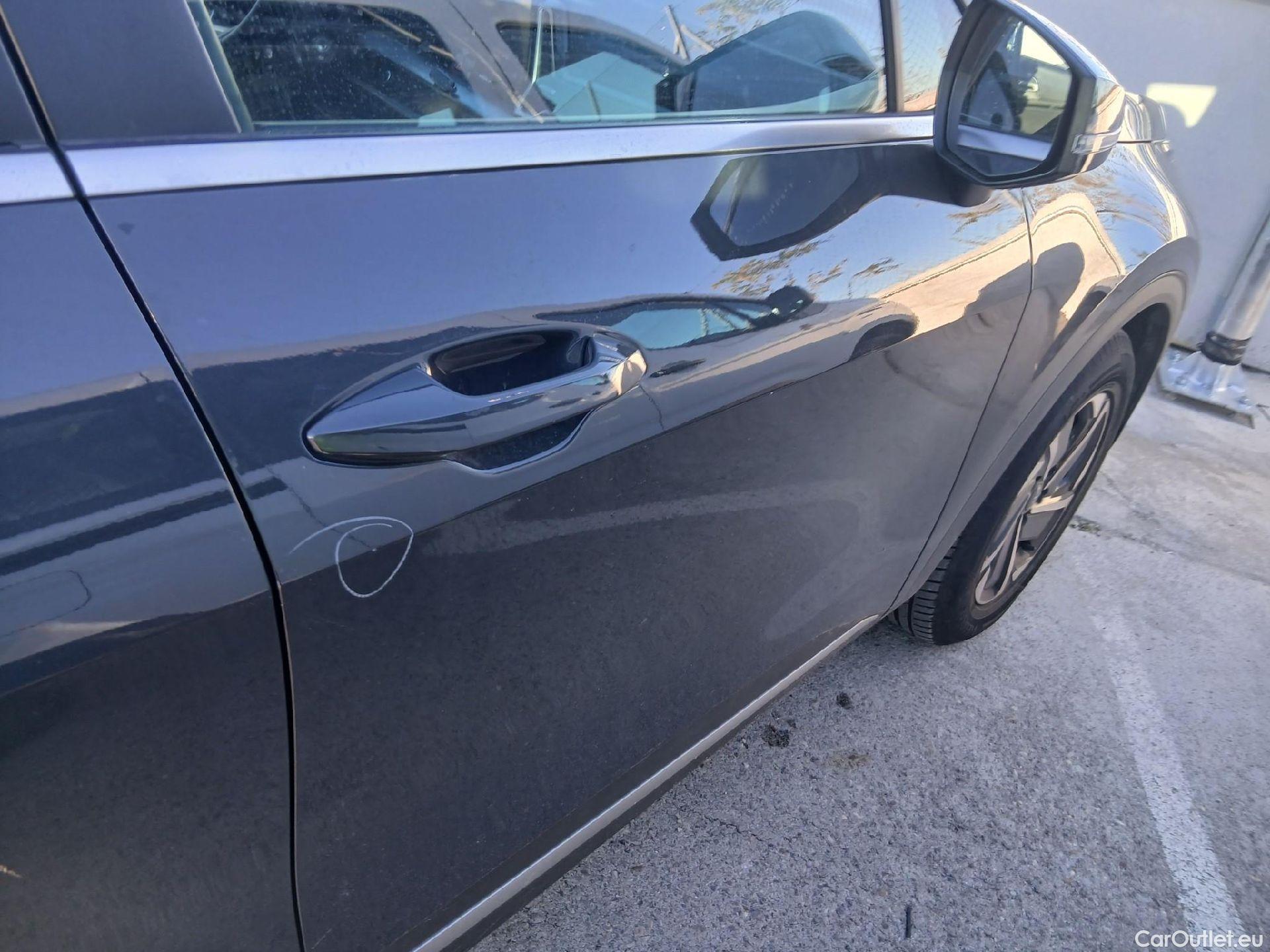  KIA  Sportage KIA  / 2022 / 5P / todoterreno 1.6 T-GDi 118kW (160CV) Drive 17