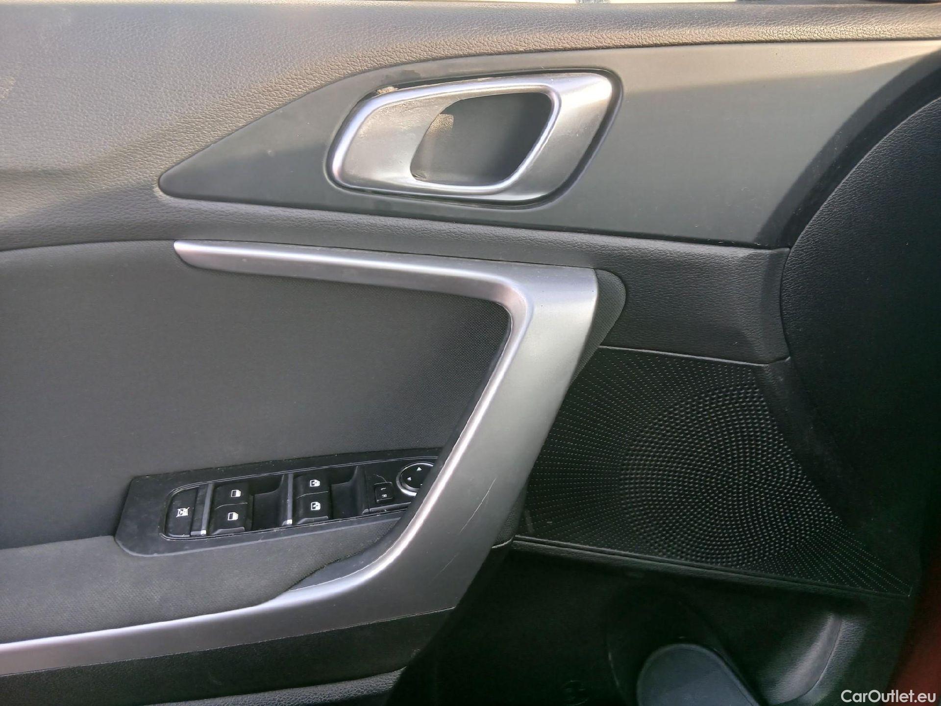  KIA  XCeed KIA  / 2019 / 5P / todoterreno 1.0 T-GDi Drive 88kW (120CV) #4