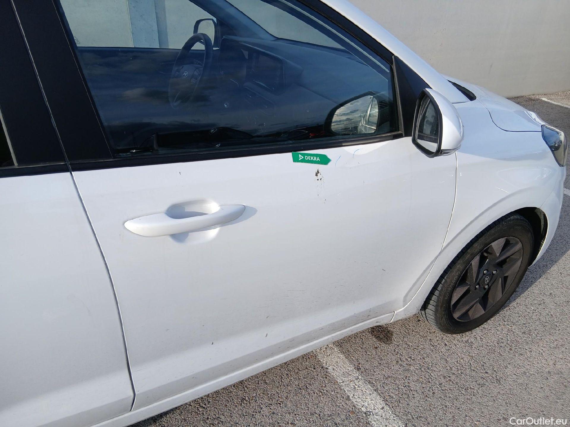  Hyundai  i10 HYUNDAI  / 2020 / 5P / berlina con portón 1.0 Klass #23