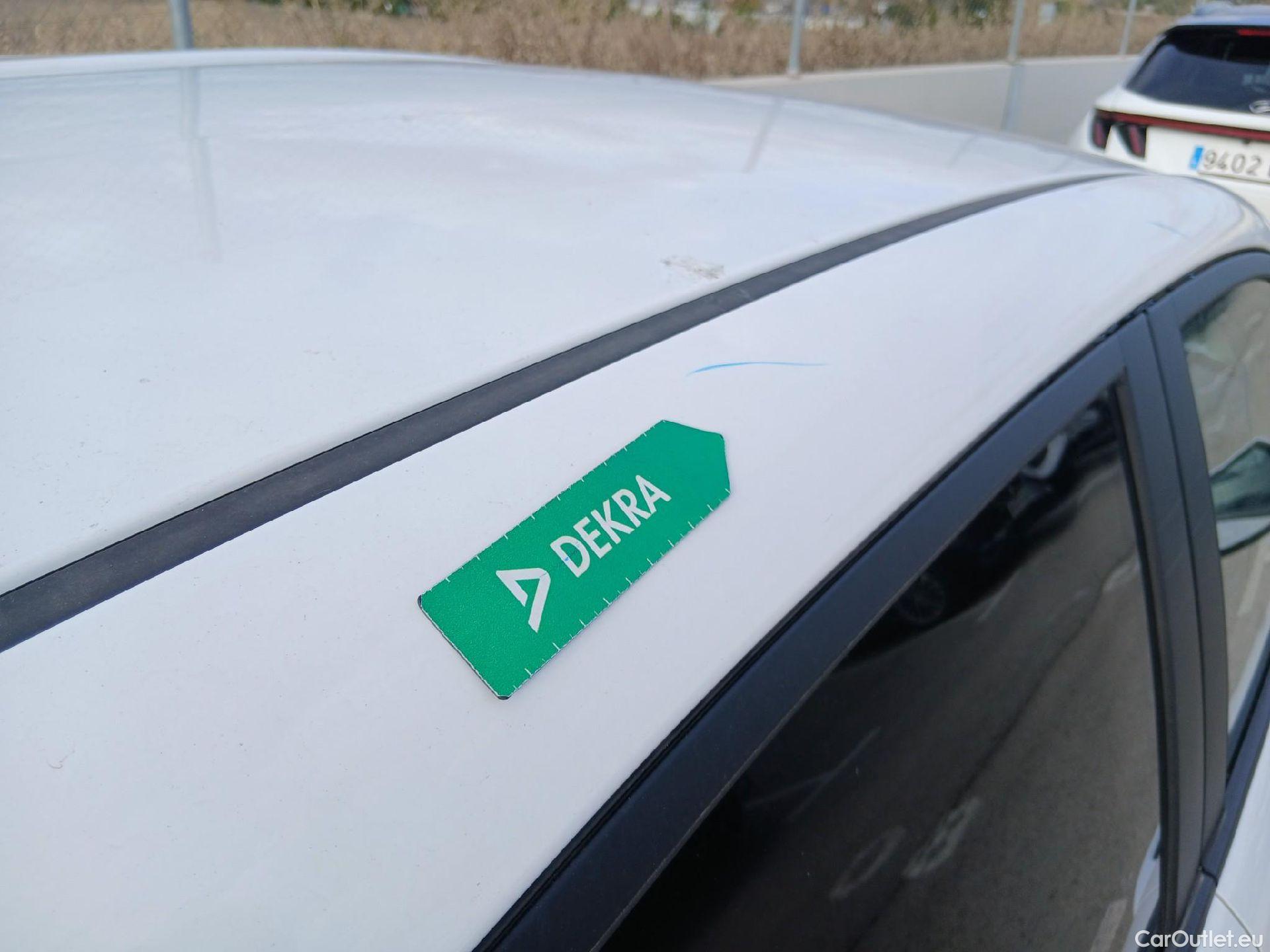  Hyundai  i10 HYUNDAI  / 2020 / 5P / berlina con portón 1.0 Klass #19