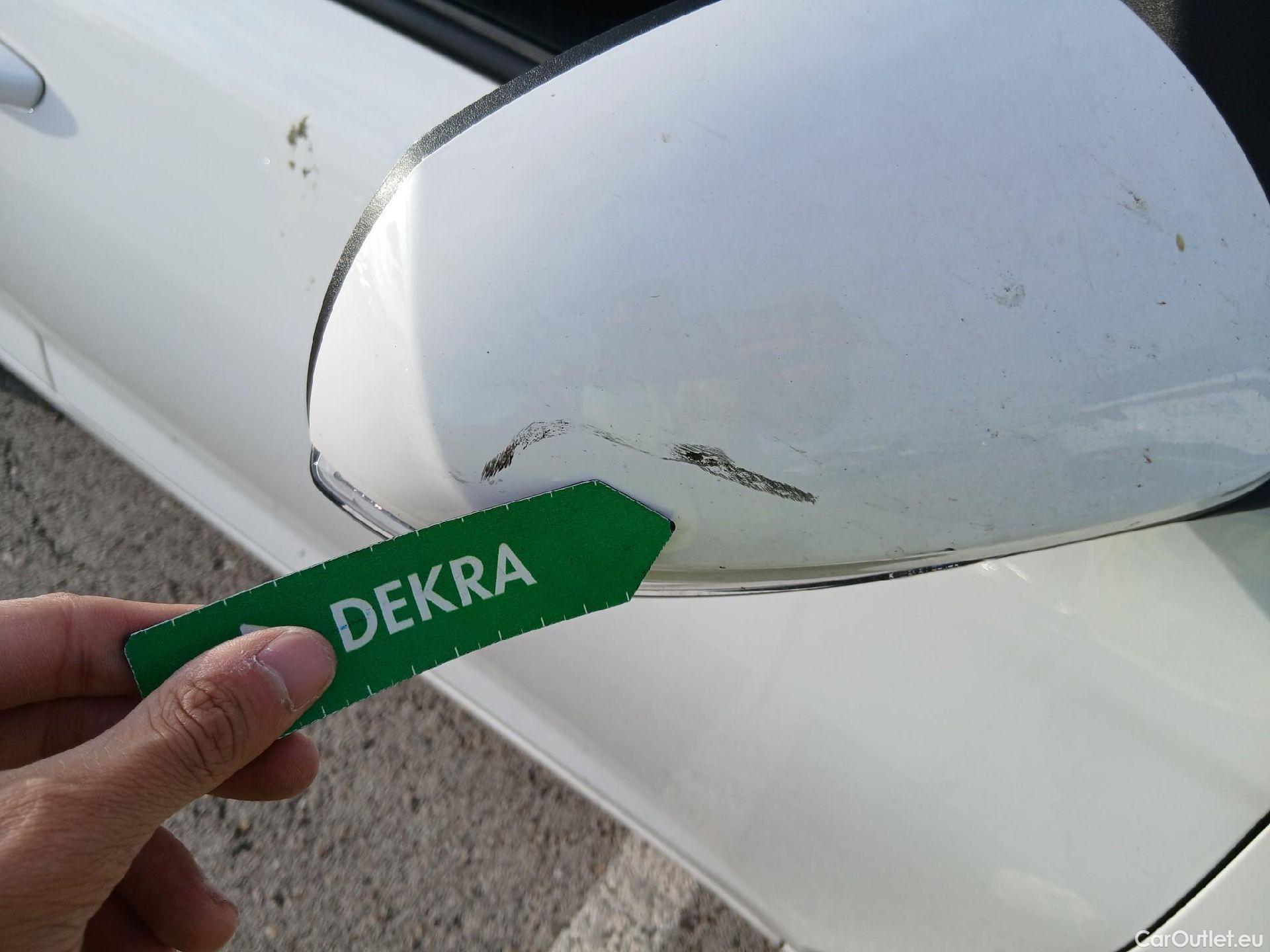  Hyundai  i10 HYUNDAI  / 2020 / 5P / berlina con portón 1.0 Klass #27