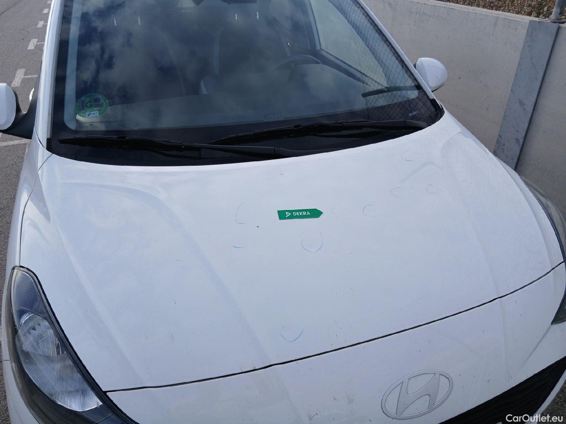  Hyundai  i10 HYUNDAI  / 2020 / 5P / berlina con portón 1.0 Klass #5