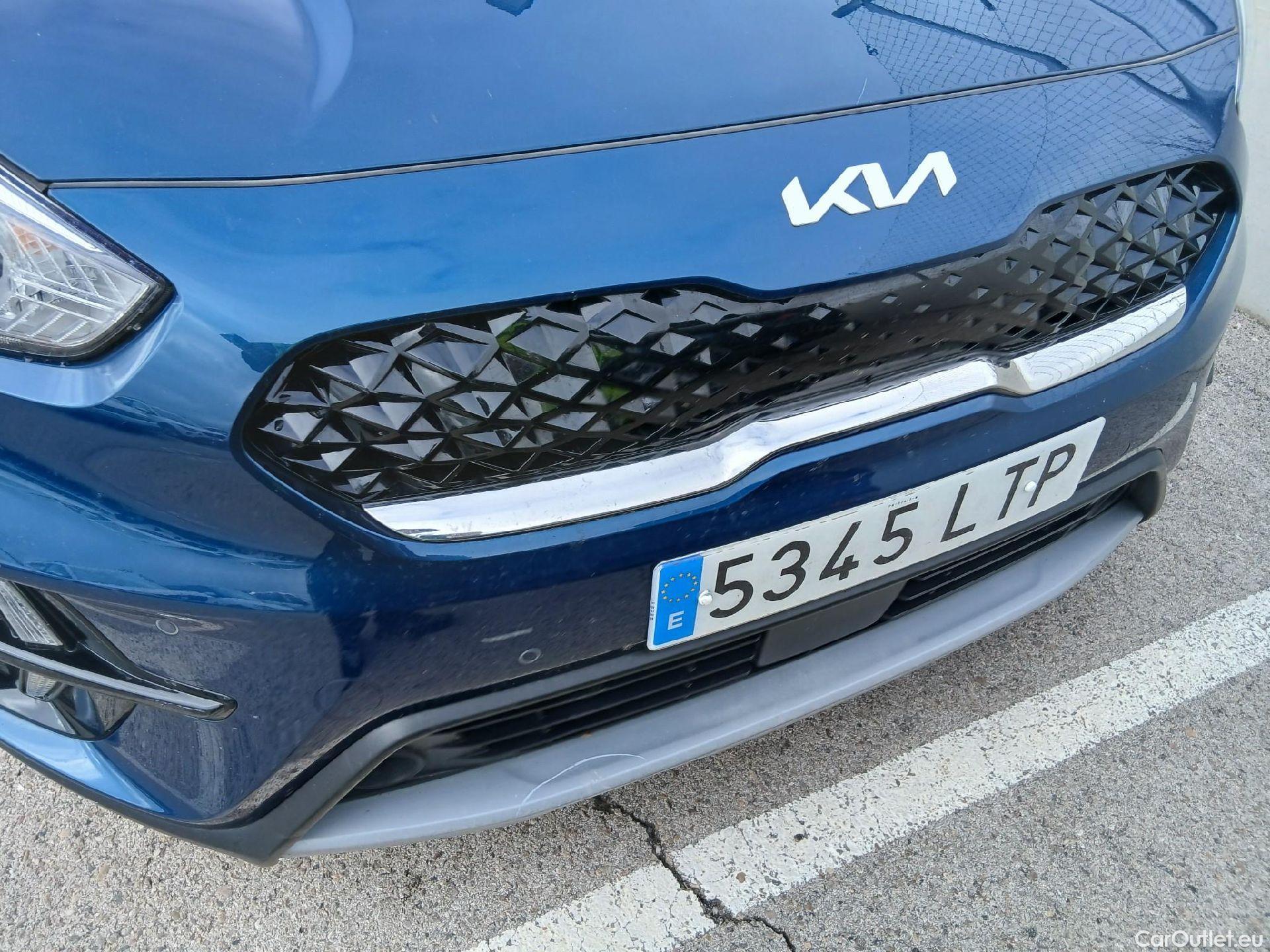  KIA  Niro KIA  / 2019 / 5P / crossover 1.6 GDi PHEV 104kW (141CV) Drive #10