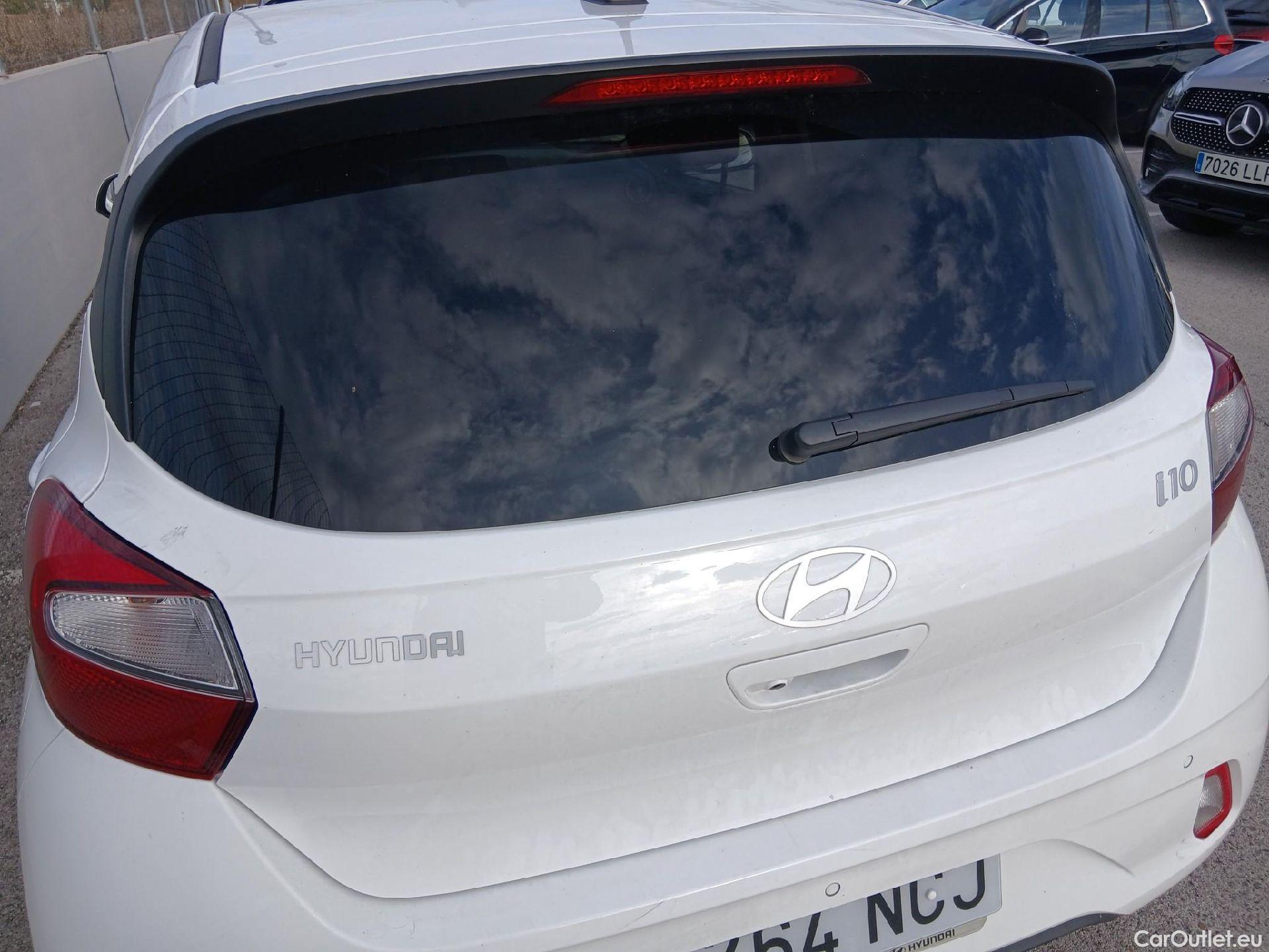  Hyundai  i10 HYUNDAI  / 2020 / 5P / berlina con portón 1.0 Klass #18