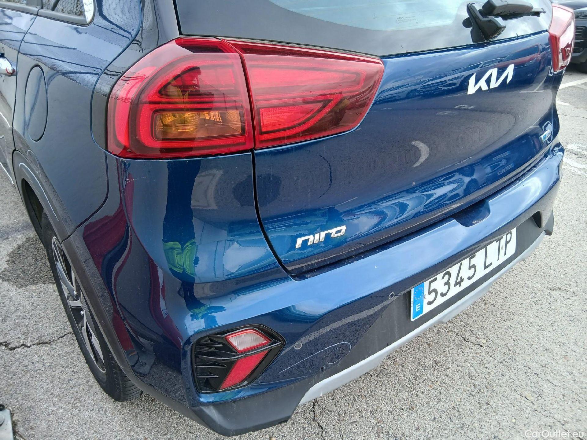  KIA  Niro KIA  / 2019 / 5P / crossover 1.6 GDi PHEV 104kW (141CV) Drive #23