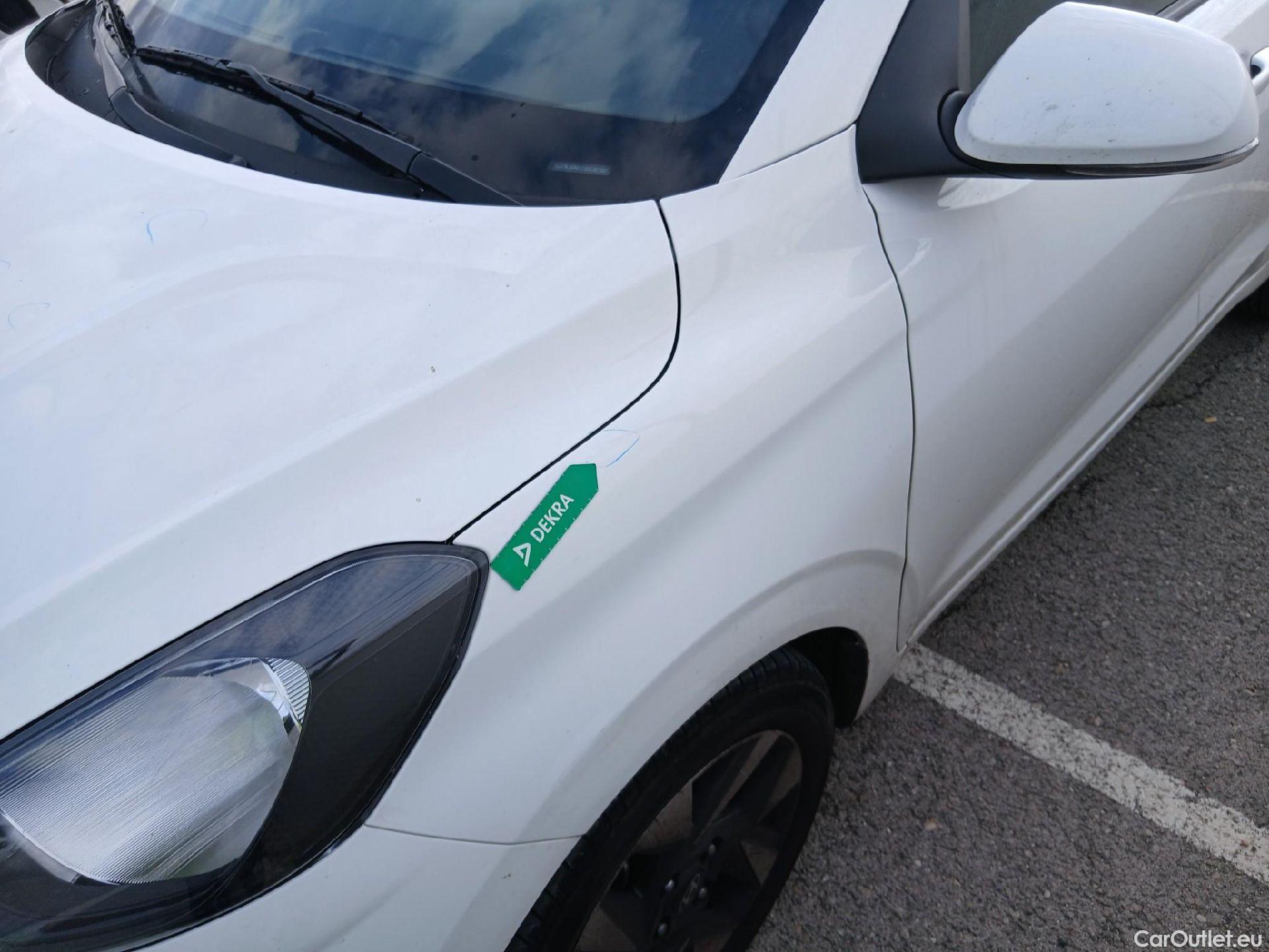  Hyundai  i10 HYUNDAI  / 2020 / 5P / berlina con portón 1.0 Klass #7