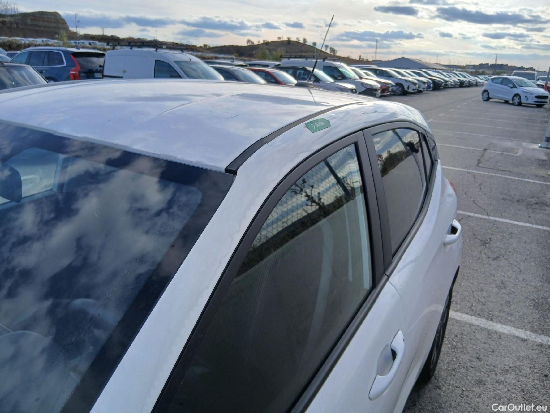  Hyundai  i10 HYUNDAI  / 2020 / 5P / berlina con portón 1.0 Klass #10