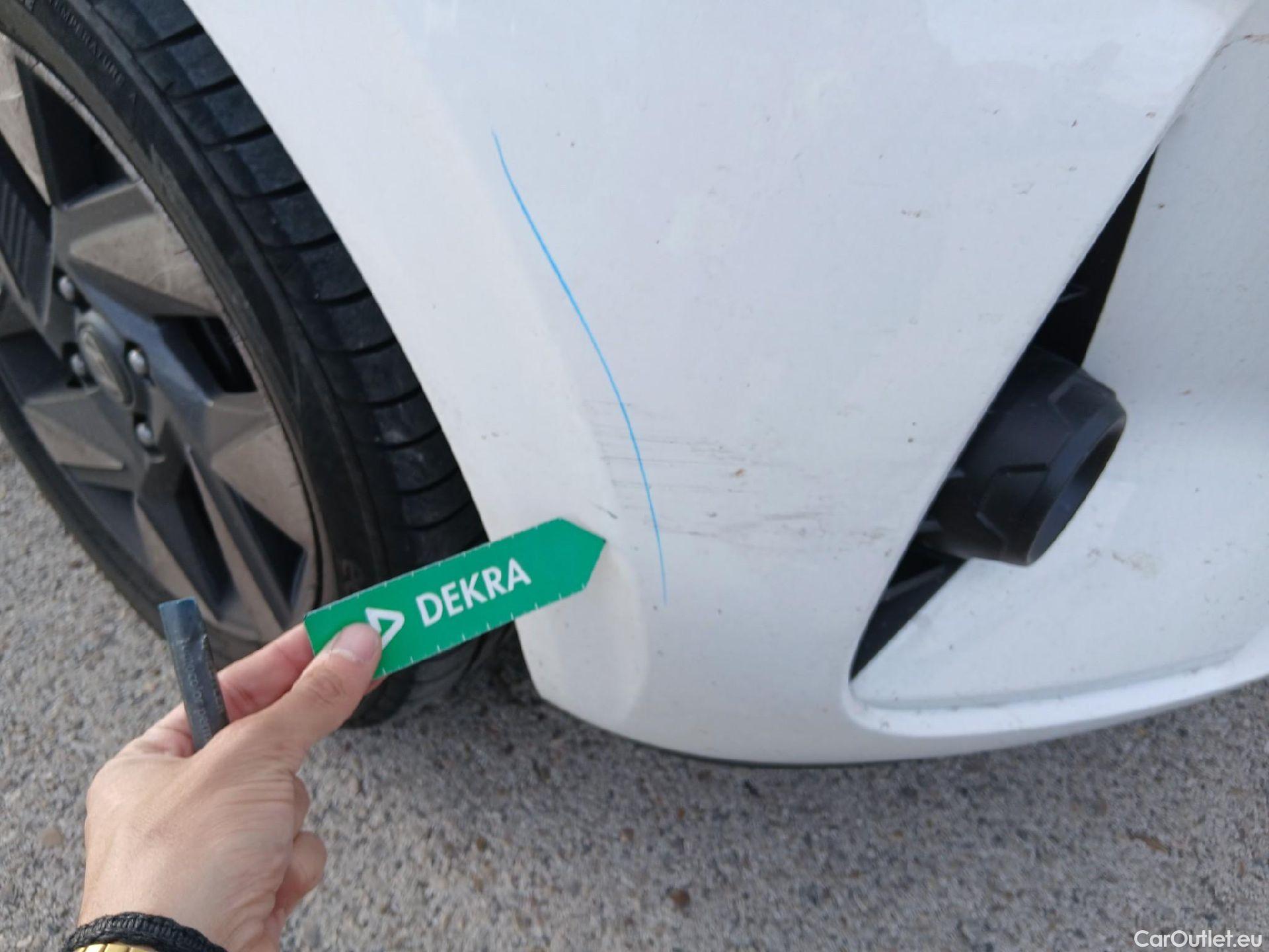  Hyundai  i10 HYUNDAI  / 2020 / 5P / berlina con portón 1.0 Klass #4