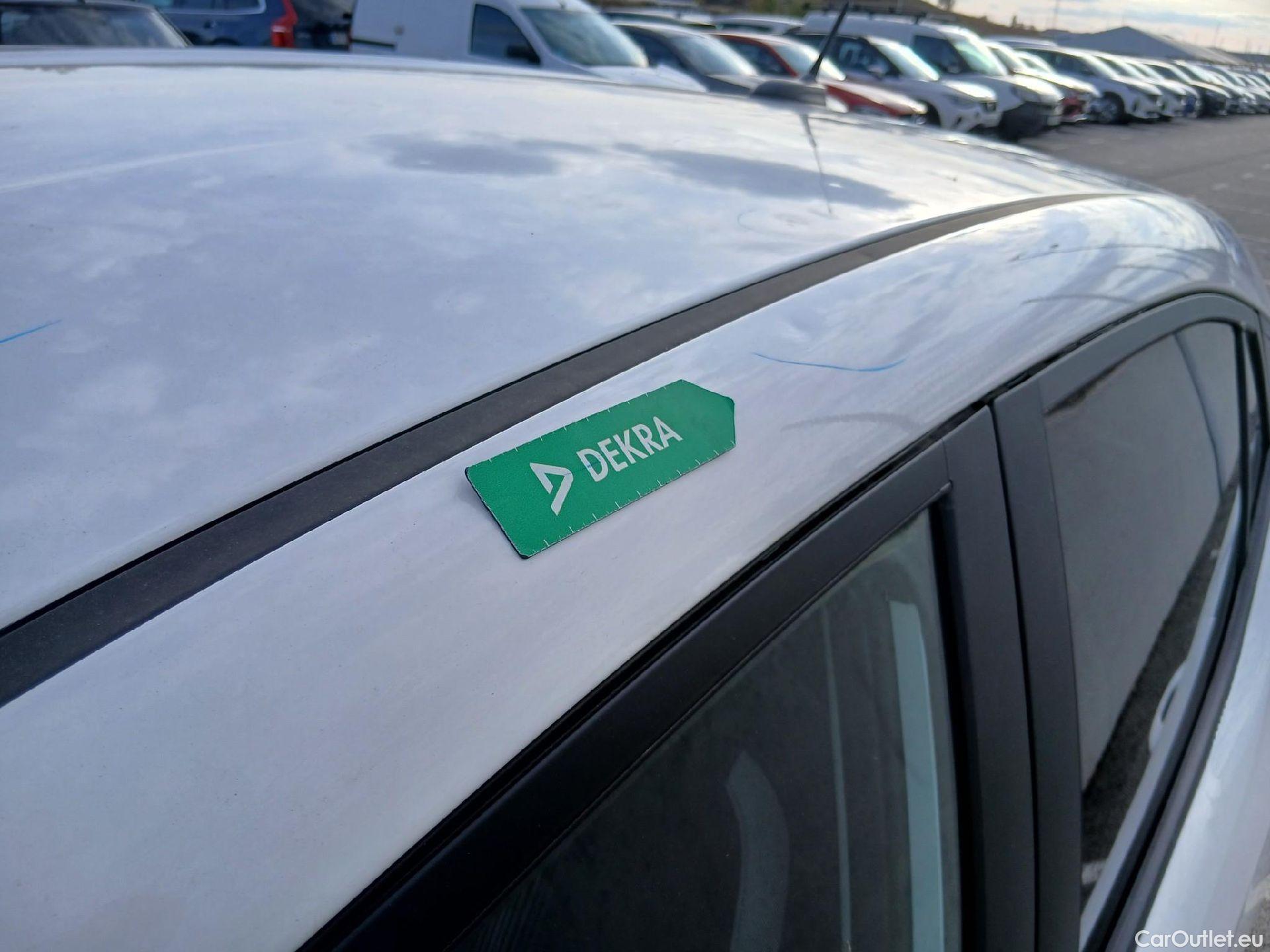  Hyundai  i10 HYUNDAI  / 2020 / 5P / berlina con portón 1.0 Klass #9