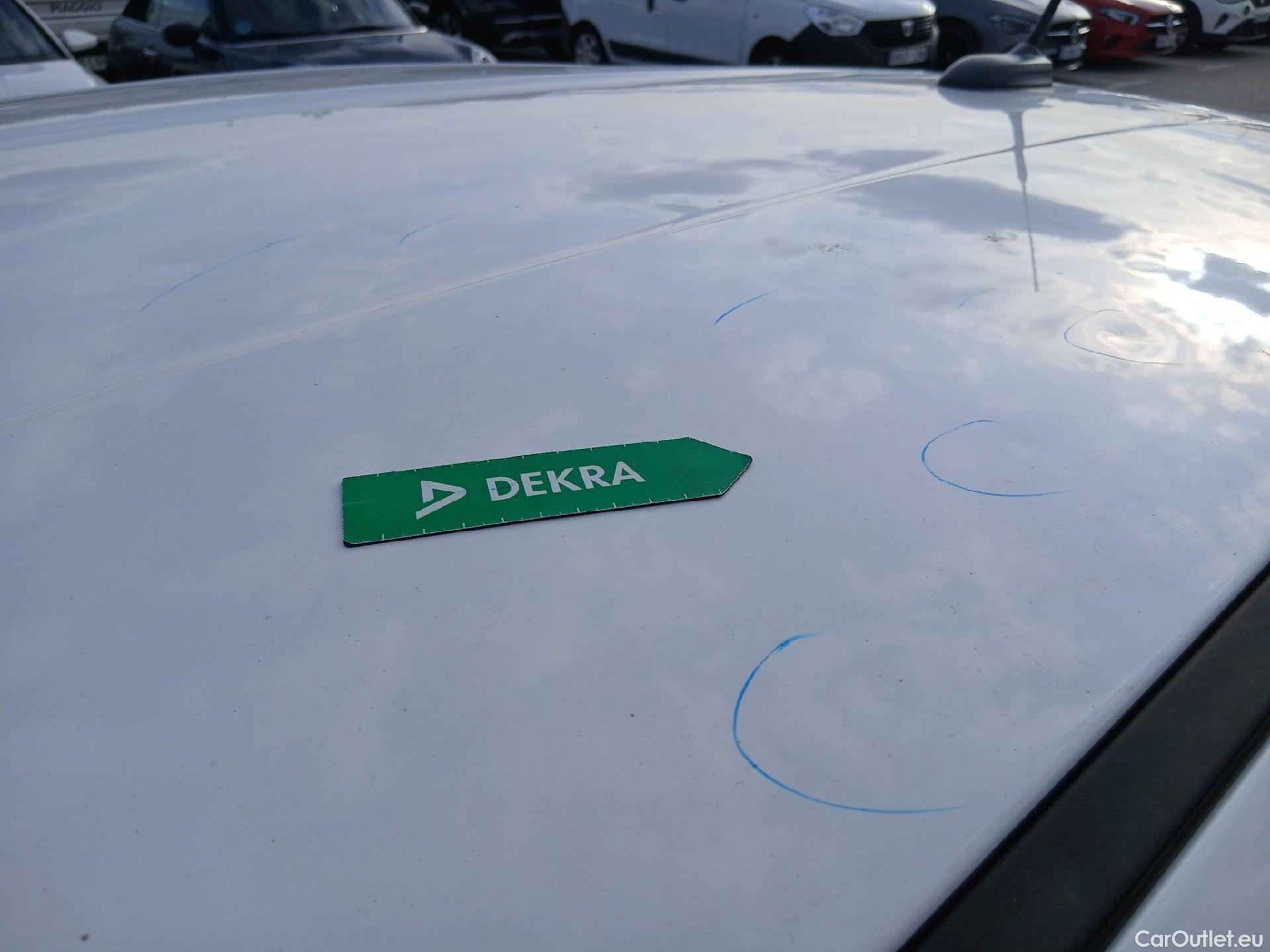  Hyundai  i10 HYUNDAI  / 2020 / 5P / berlina con portón 1.0 Klass #12