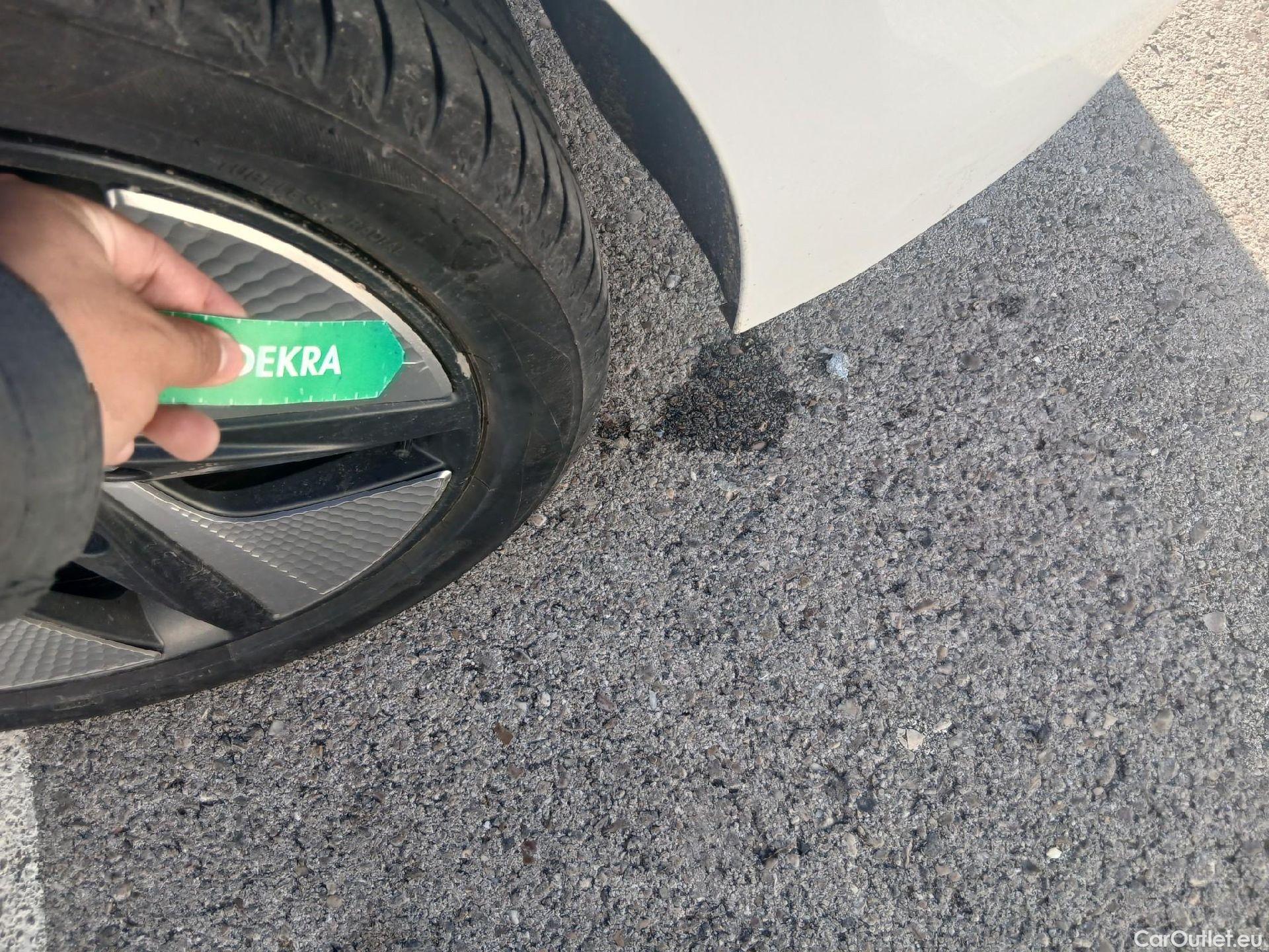  Hyundai   Ioniq HYUNDAI / 2019 / 5P / berlina con portón 1.6 GDI HEV Tecno DCT #17