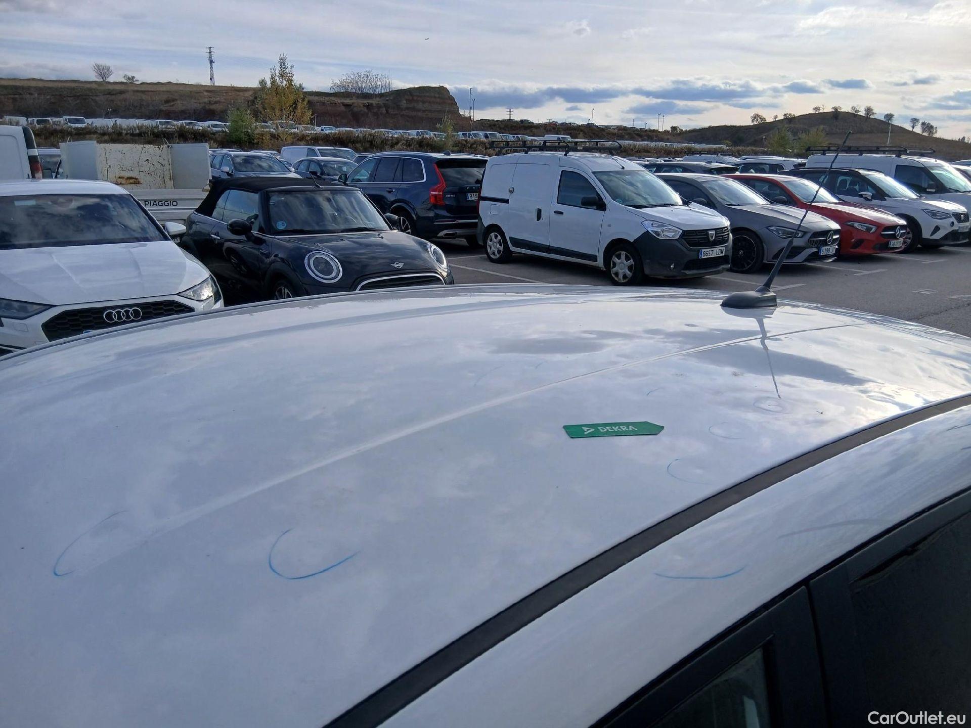  Hyundai  i10 HYUNDAI  / 2020 / 5P / berlina con portón 1.0 Klass #11