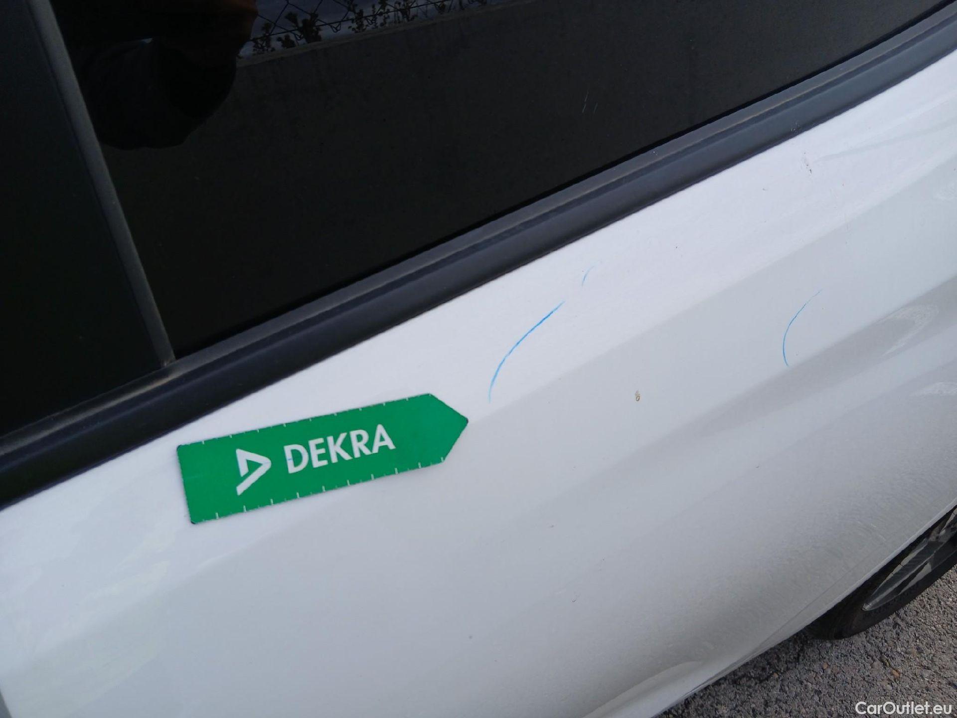  Hyundai  i10 HYUNDAI  / 2020 / 5P / berlina con portón 1.0 Klass #15