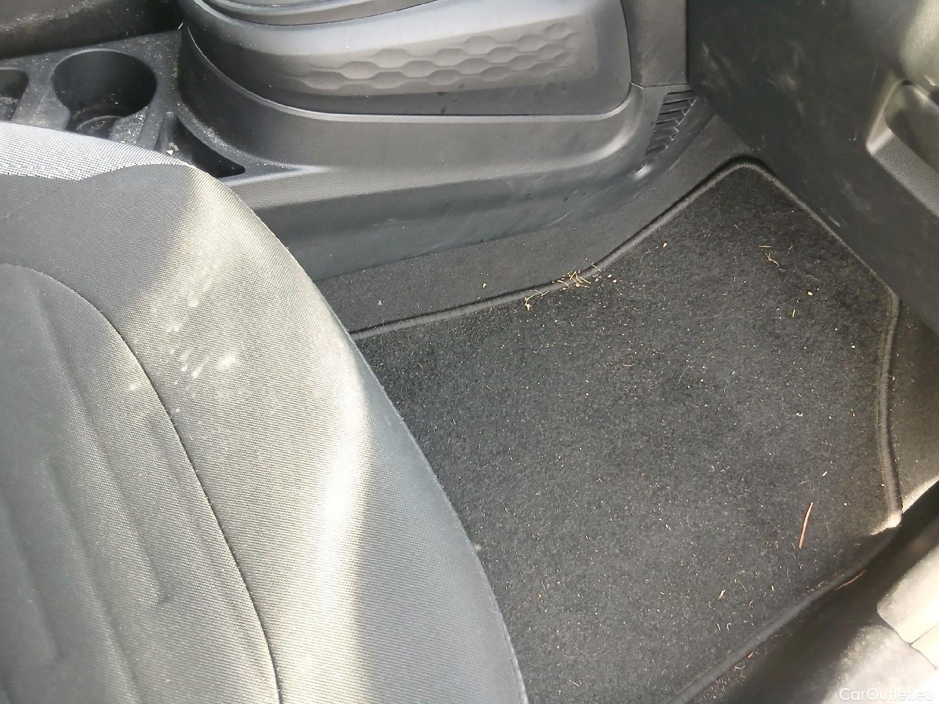  Hyundai  i10 HYUNDAI  / 2020 / 5P / berlina con portón 1.0 Klass #24