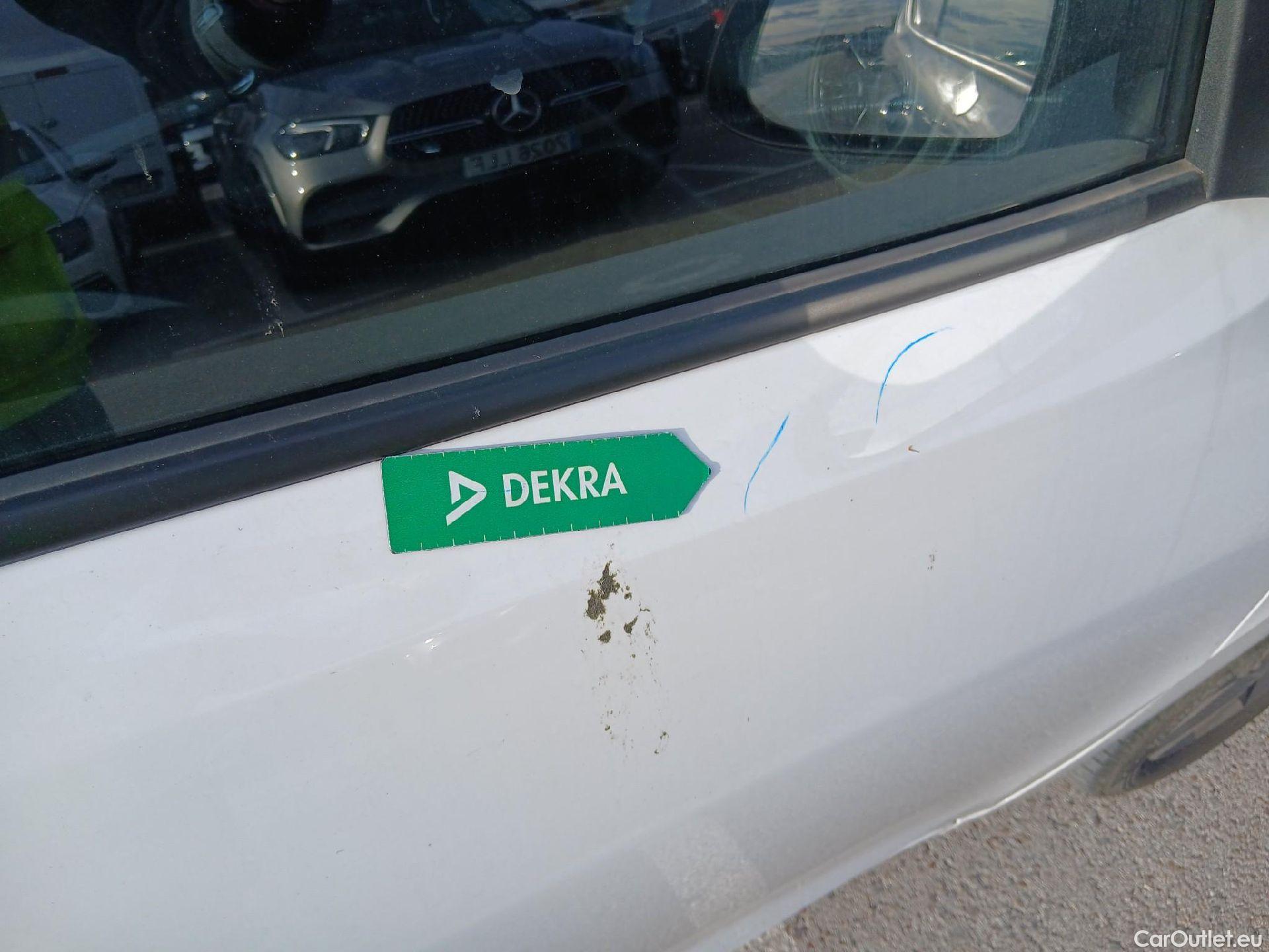  Hyundai  i10 HYUNDAI  / 2020 / 5P / berlina con portón 1.0 Klass #22