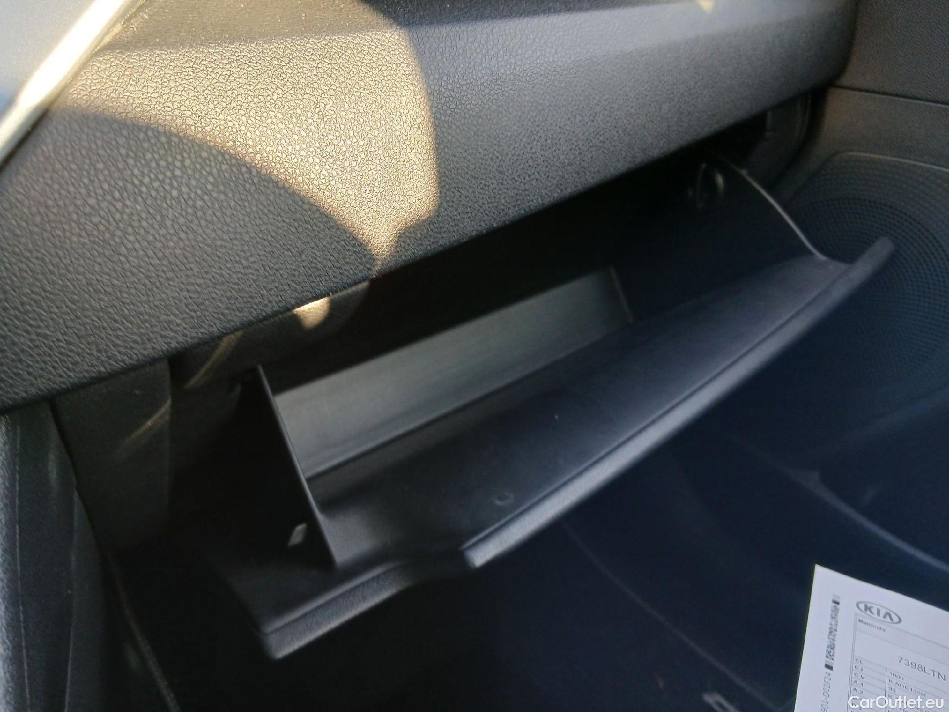  KIA  Niro KIA  / 2019 / 5P / crossover 1.6 GDi PHEV 104kW (141CV) Drive #1