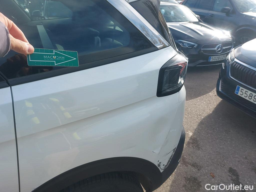  Peugeot  5008 PEUGEOT  / 2020 / 5P / todoterreno 1.2 PureTech 96KW S&S Active Pack EAT8 #4