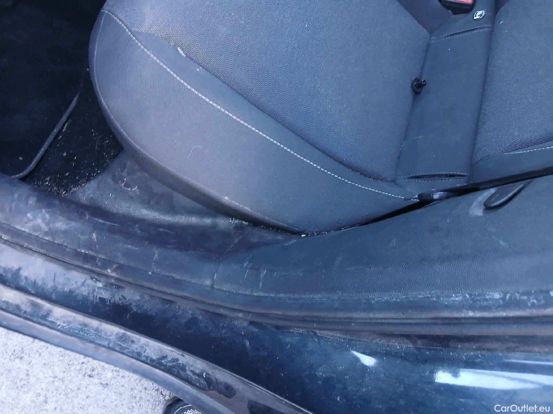  Seat  Leon SEAT Nuevo León / 2020 / 5P / familiar SP 2.0 TDI 85kW Reference Go #3