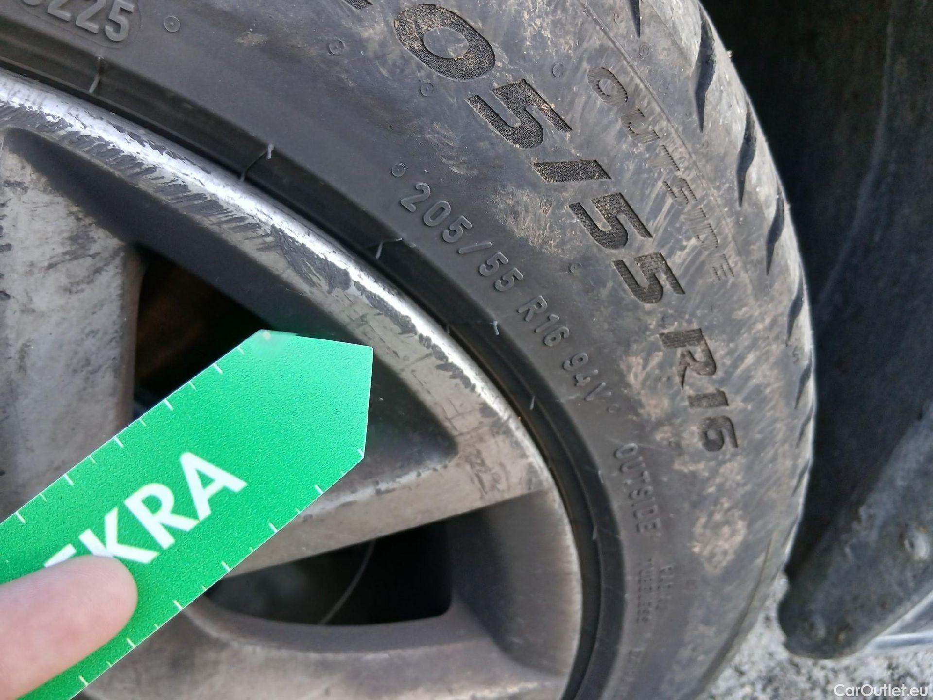  Seat  Leon SEAT Nuevo León / 2020 / 5P / familiar SP 2.0 TDI 85kW Reference Go #2