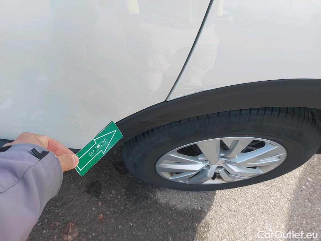  Peugeot  5008 PEUGEOT  / 2020 / 5P / todoterreno 1.2 PureTech 96KW S&S Active Pack EAT8 #19