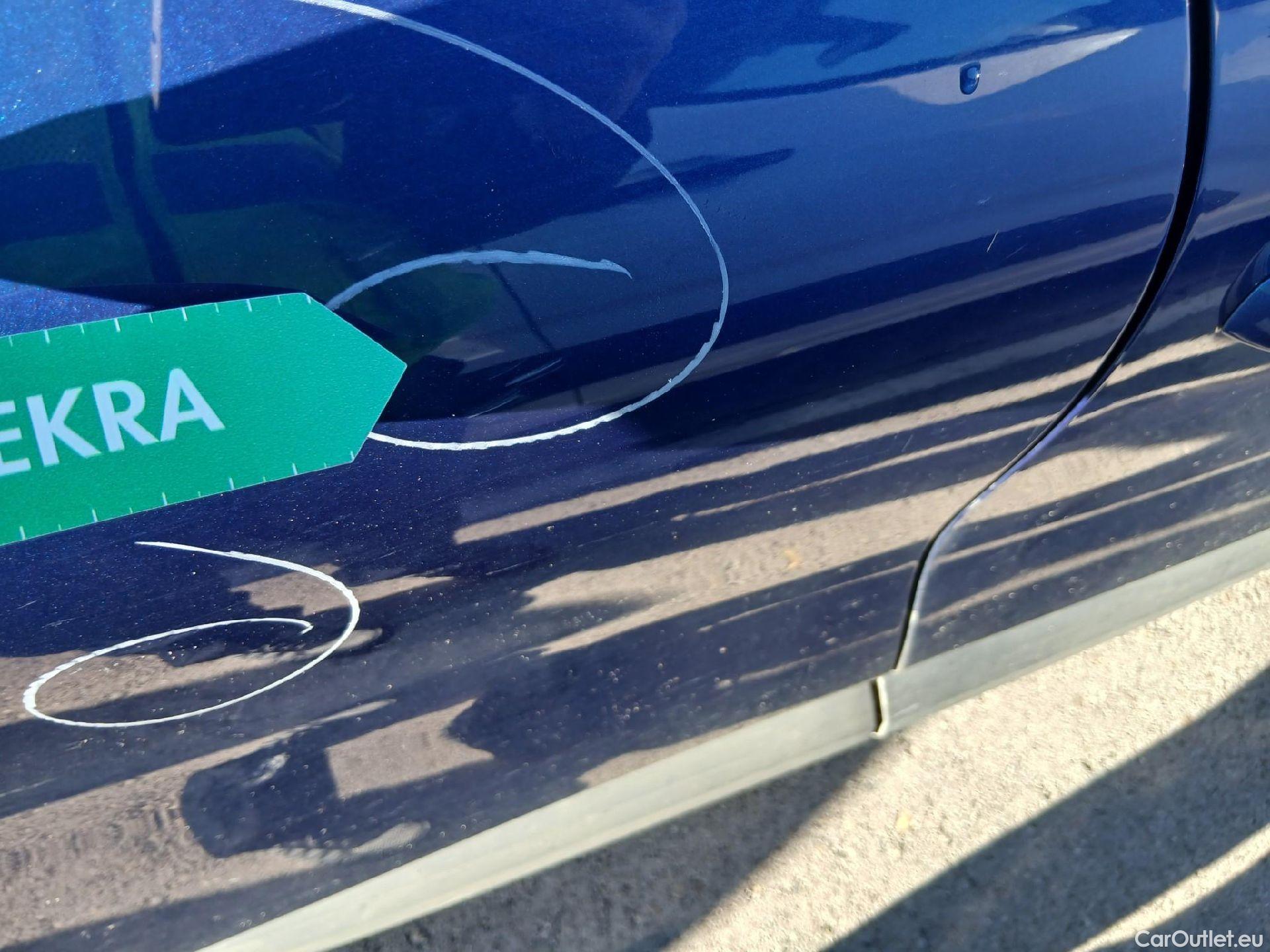  Renault  Captur RENAULT  / 2020 / 5P / todoterreno Intens TCe 90 #28