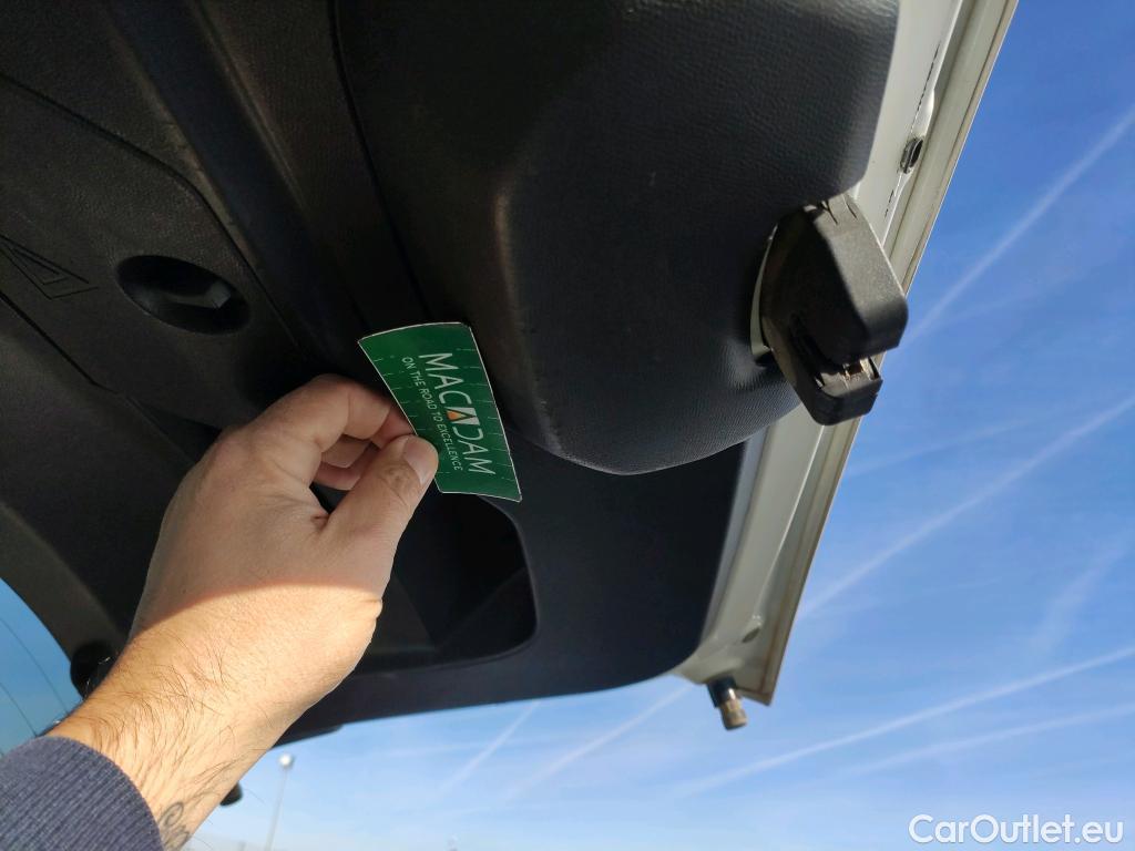  Peugeot  2008 PEUGEOT  / 2019 / 5P / todoterreno Allure Pack BlueHDI 81kW (110CV) (AC) #13