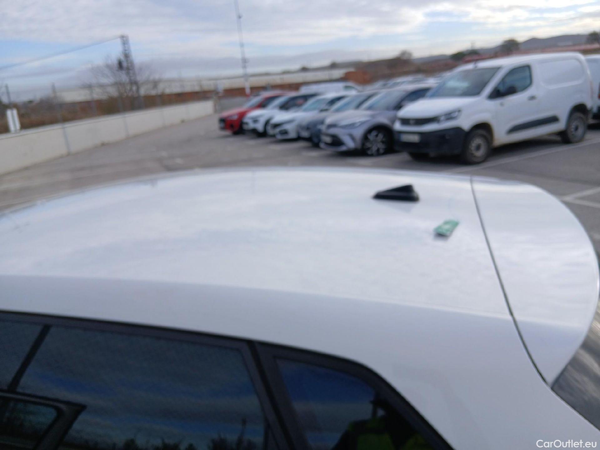  Seat  Ibiza SEAT  / 2017 / 5P / berlina con portón 1.0 MPI 59kW (80CV) Reference Plus(SP) #10