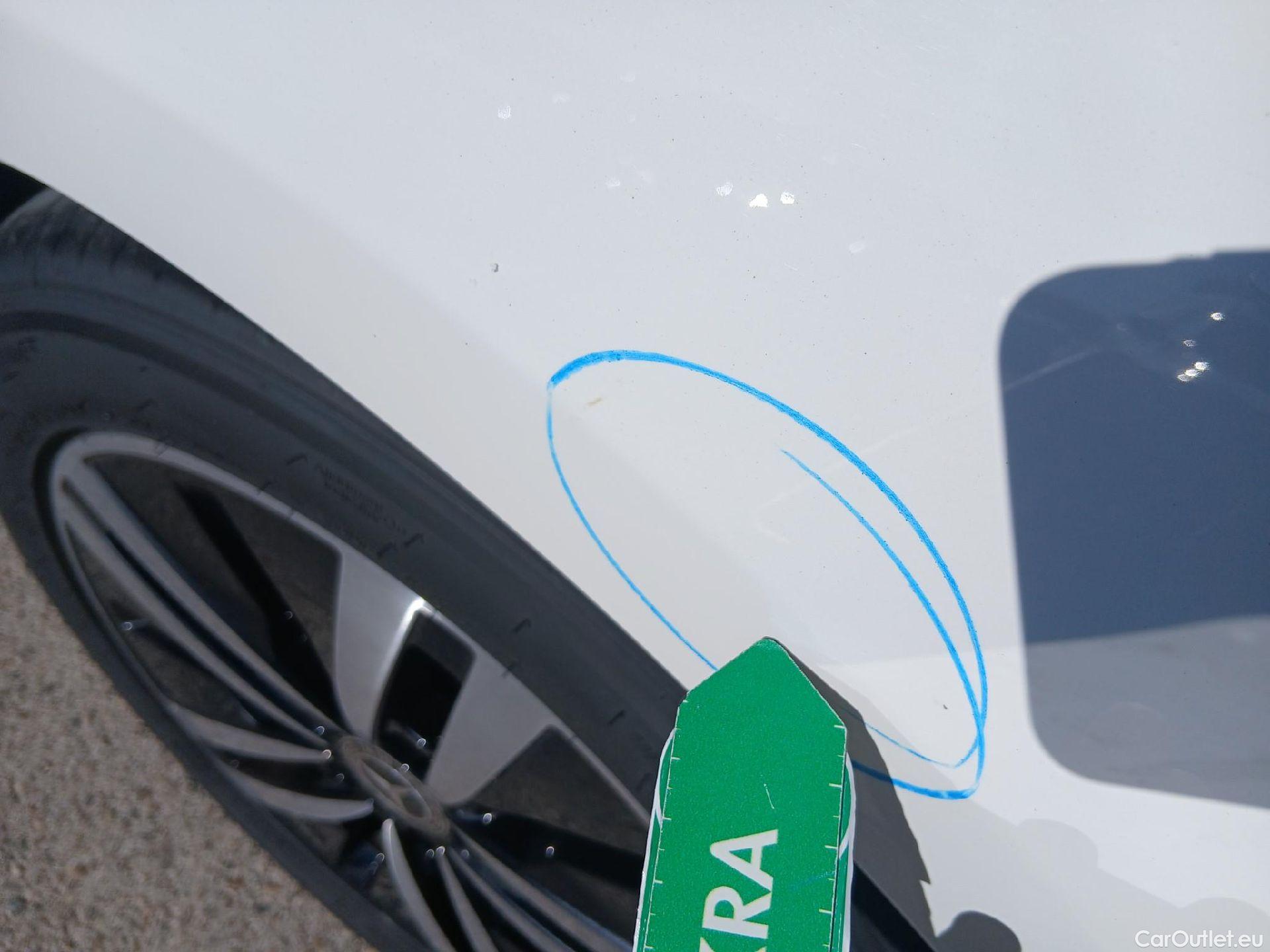  Mercedes  A-Klasse MERCEDES-BENZ Clase A / 2018 / 5P / berlina con portón A 180 #23