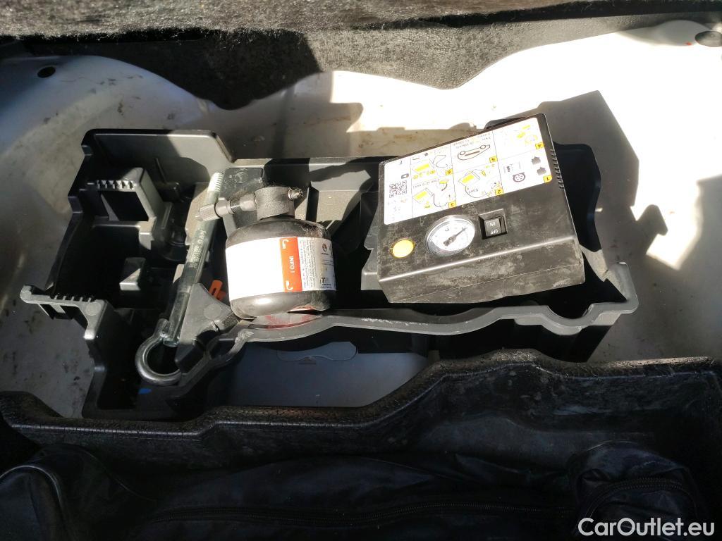  Peugeot  2008 PEUGEOT  / 2019 / 5P / todoterreno Allure Pack BlueHDI 81kW (110CV) (AC) #1