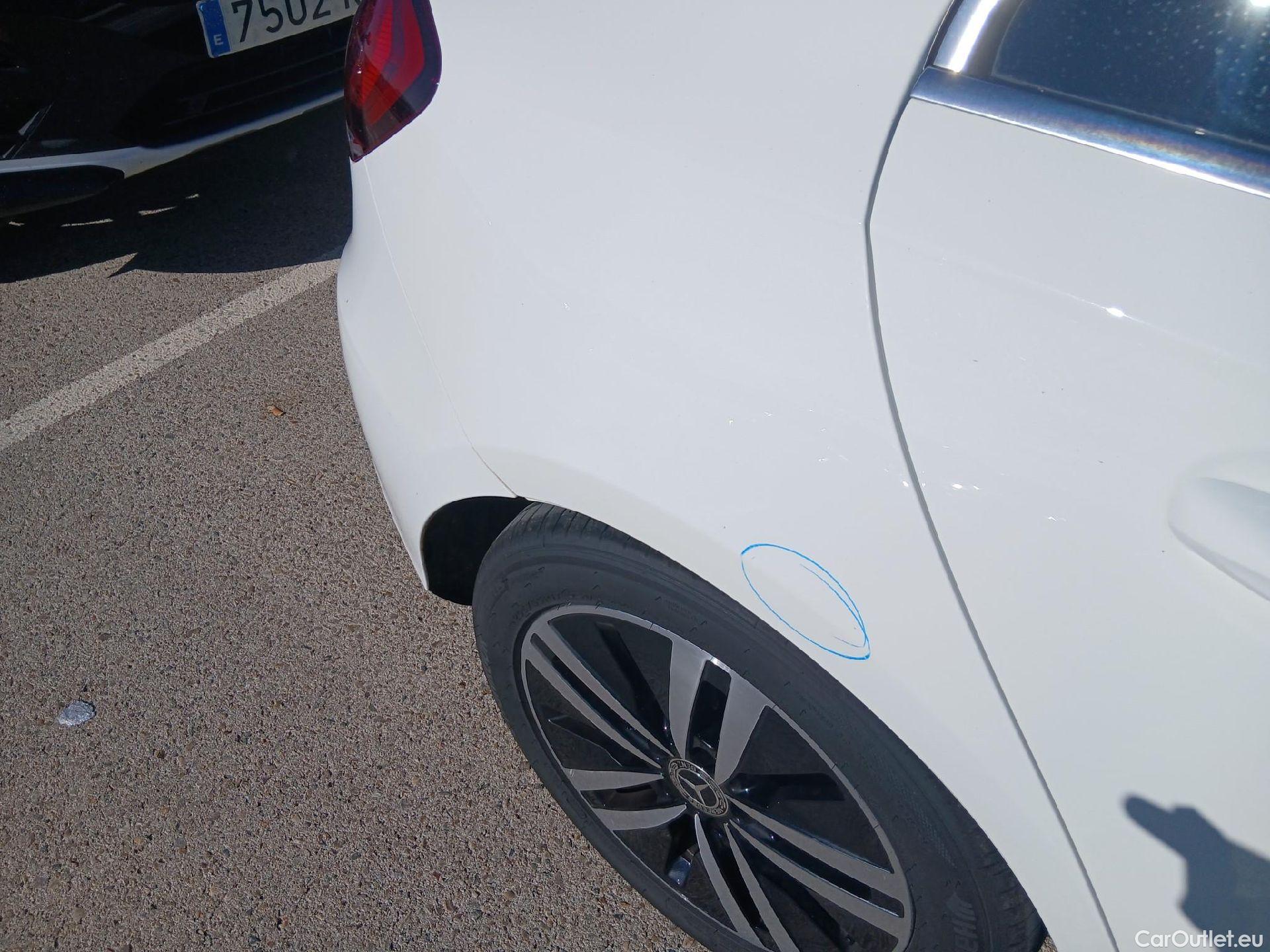  Mercedes  A-Klasse MERCEDES-BENZ Clase A / 2018 / 5P / berlina con portón A 180 #24