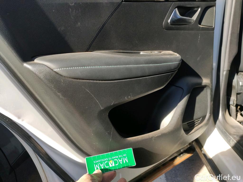  Peugeot  2008 PEUGEOT  / 2019 / 5P / todoterreno Allure Pack BlueHDI 81kW (110CV) (AC) #11