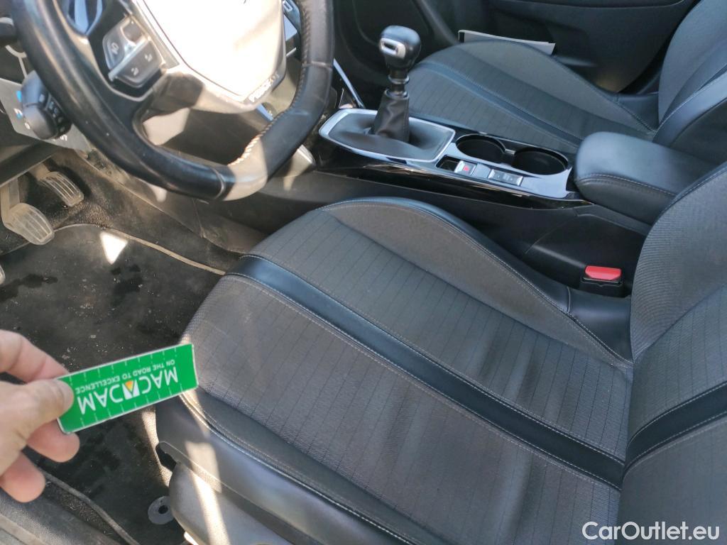  Peugeot  2008 PEUGEOT  / 2019 / 5P / todoterreno Allure Pack BlueHDI 81kW (110CV) (AC) #6