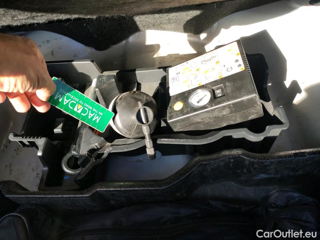  Peugeot  2008 PEUGEOT  / 2019 / 5P / todoterreno Allure Pack BlueHDI 81kW (110CV) (AC) #2