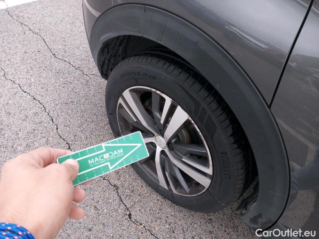  Peugeot  3008 PEUGEOT  Hybrid / 2020 / 5P / todoterreno 225 e-EAT8 Allure #4