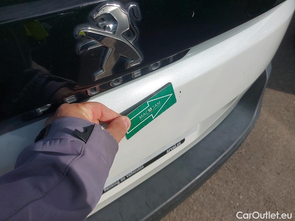  Peugeot  5008 PEUGEOT  / 2020 / 5P / todoterreno 1.2 PureTech 96KW S&S Active Pack EAT8 #2