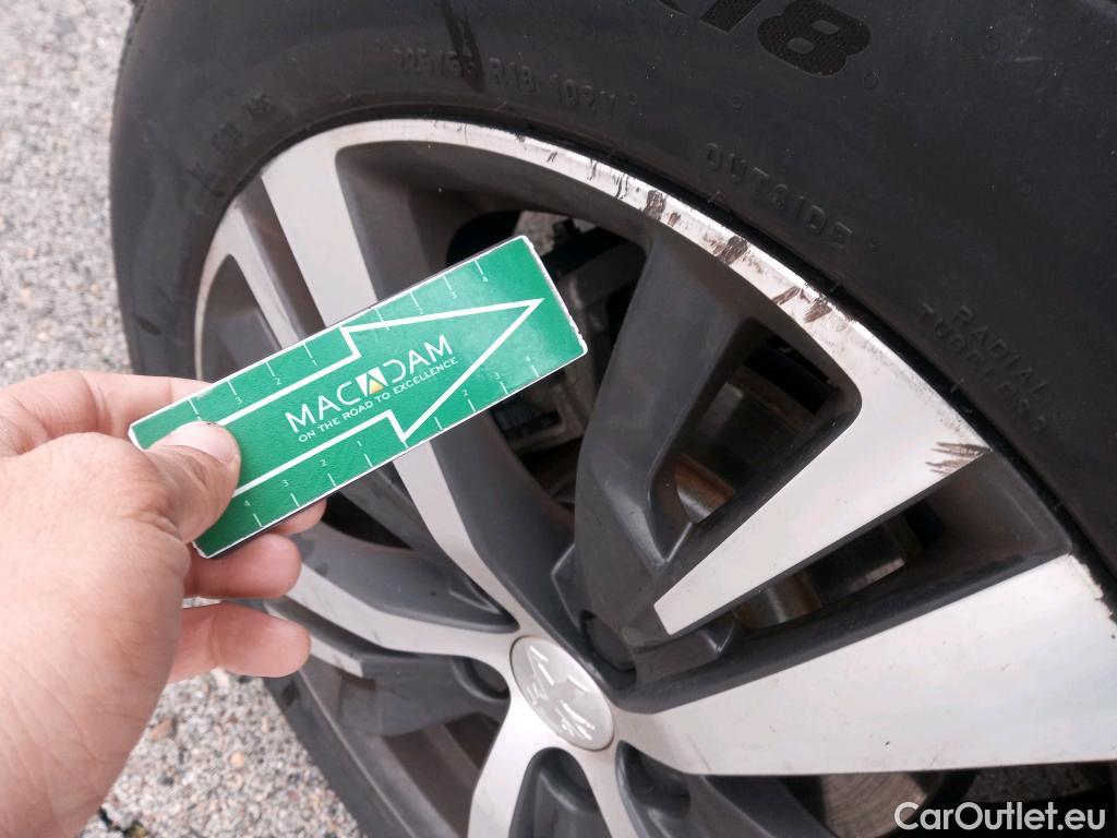  Peugeot  3008 PEUGEOT  Hybrid / 2020 / 5P / todoterreno 225 e-EAT8 Allure #3