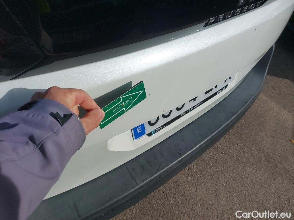  Peugeot  5008 PEUGEOT  / 2020 / 5P / todoterreno 1.2 PureTech 96KW S&S Active Pack EAT8 #3