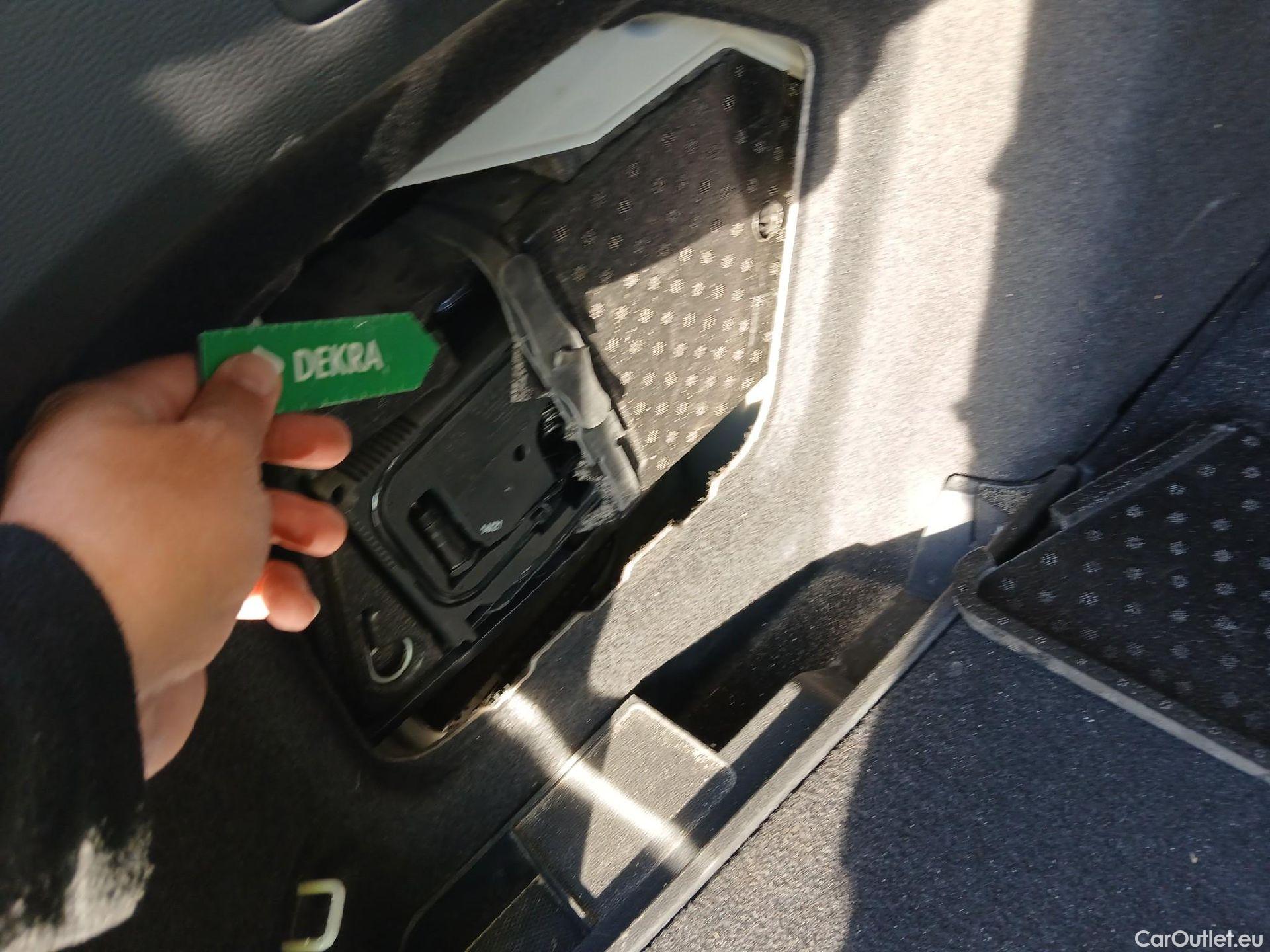  Volkswagen  Golf  VOLKSWAGEN / 2020 / 5P / familiar Life 1.5 eTSI 110kW (150CV) DSG Variant #5