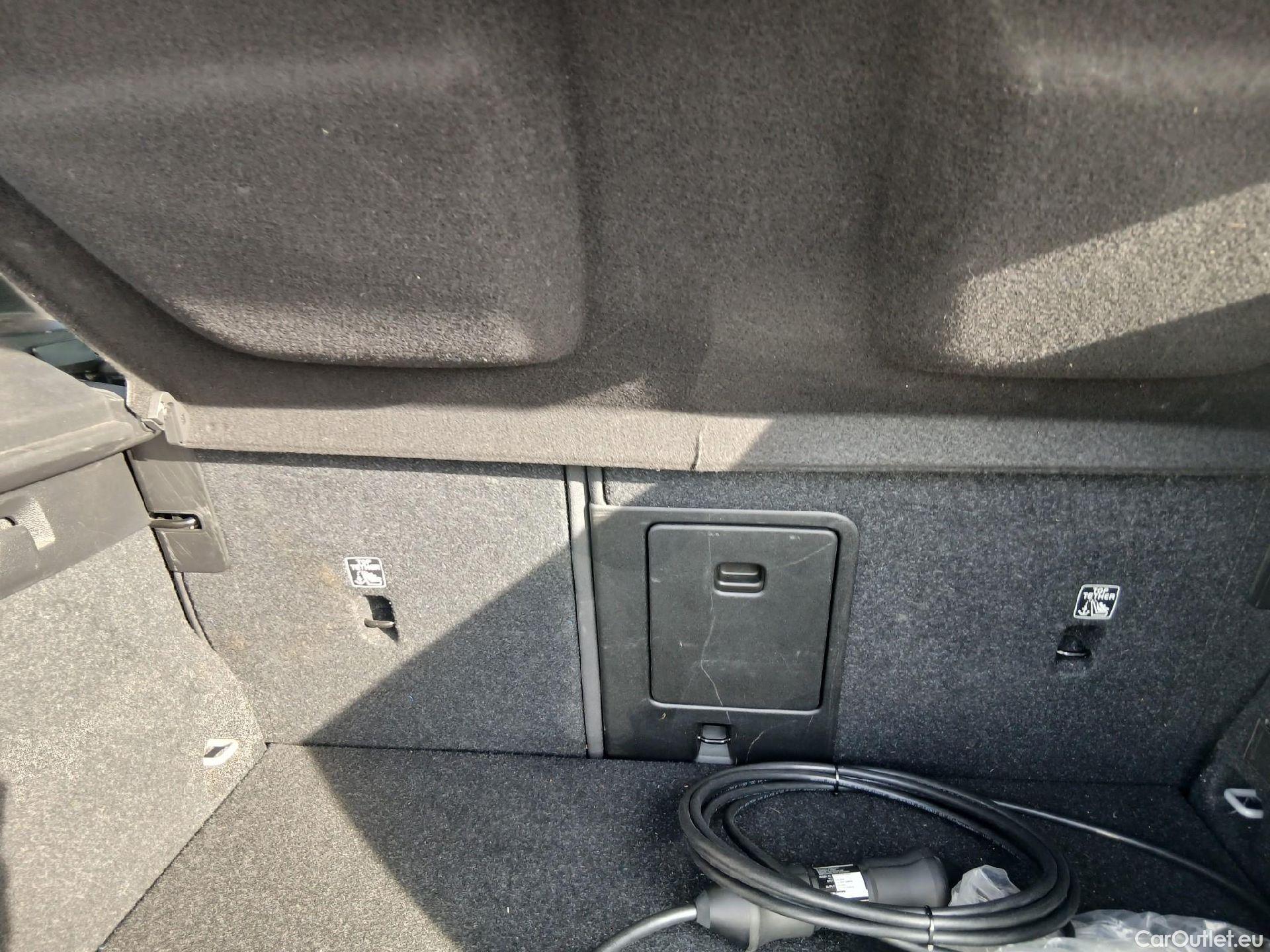  Volvo  XC 40 VOLVO XC40 / 2017 / 5P / todoterreno 1.5 T4 Twin Recharge R-Design Exp Auto #3