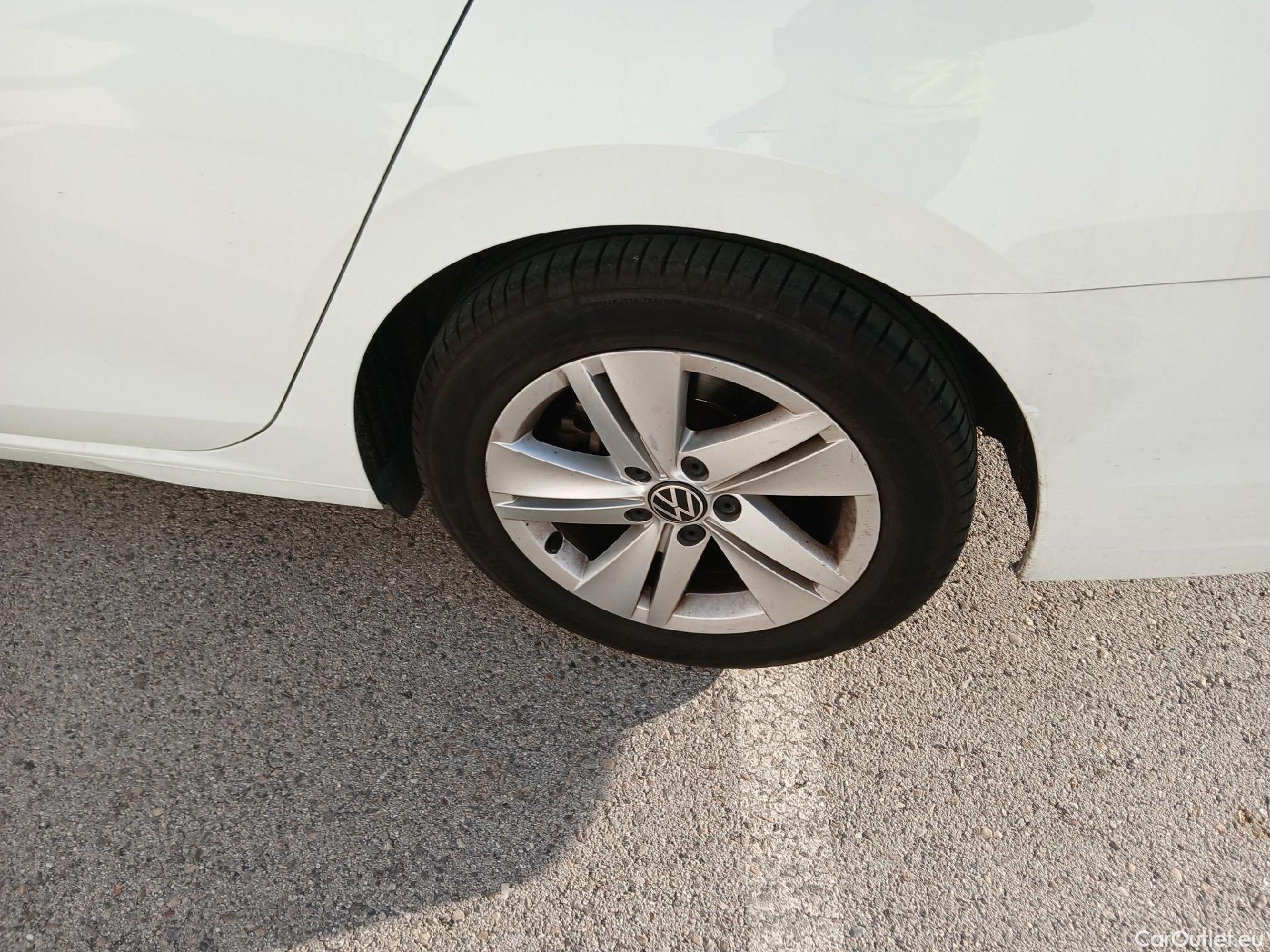  Volkswagen  Golf  VOLKSWAGEN / 2020 / 5P / familiar Life 1.5 eTSI 110kW (150CV) DSG Variant #9