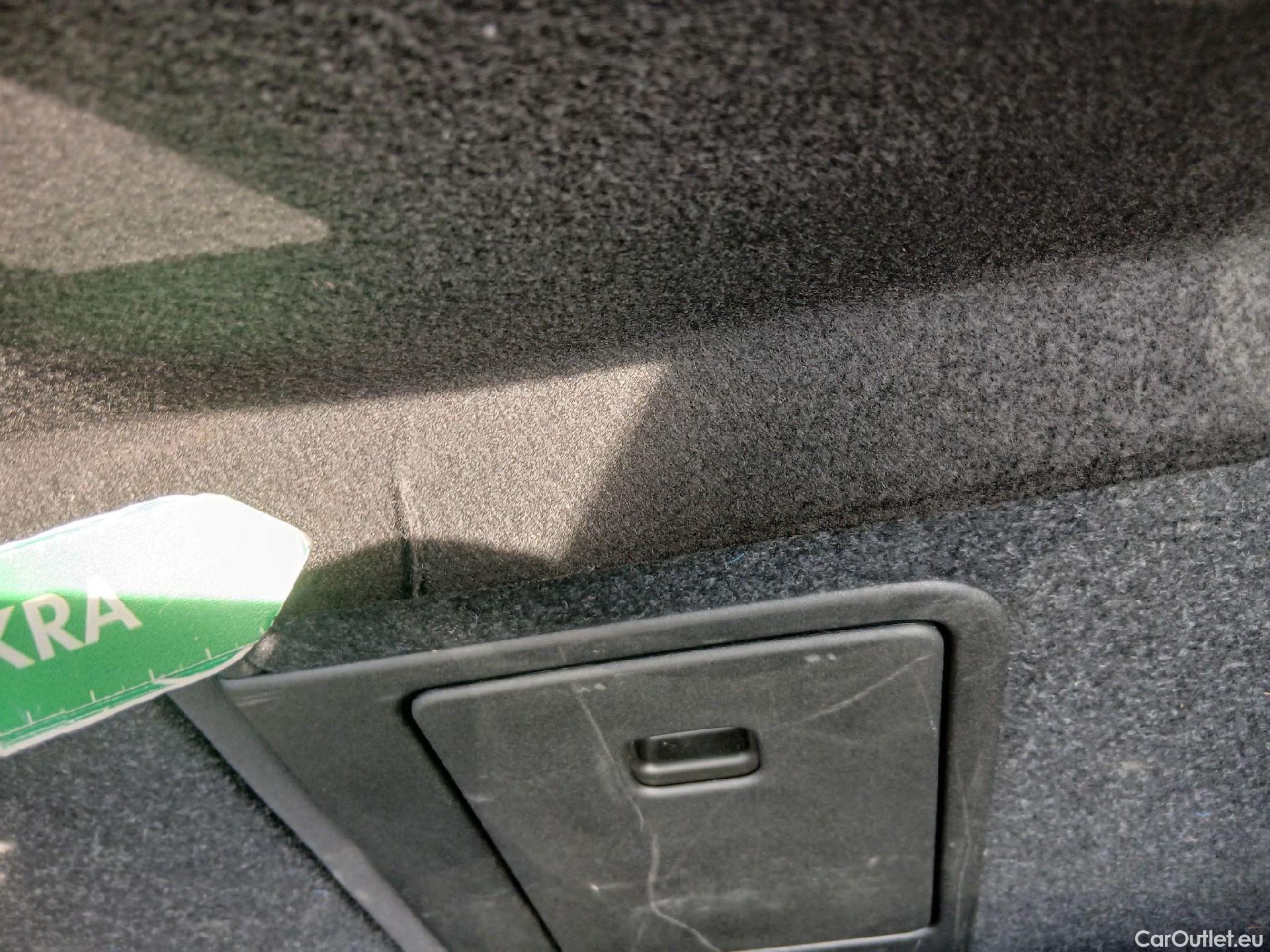  Volvo  XC 40 VOLVO XC40 / 2017 / 5P / todoterreno 1.5 T4 Twin Recharge R-Design Exp Auto #2