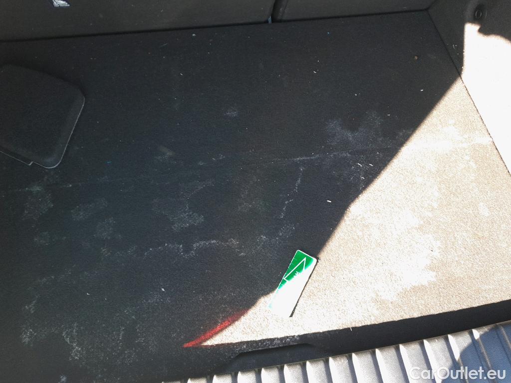  Bmw  Serie 1 BMW  / 2019 / 5P / berlina con portón 116d #11