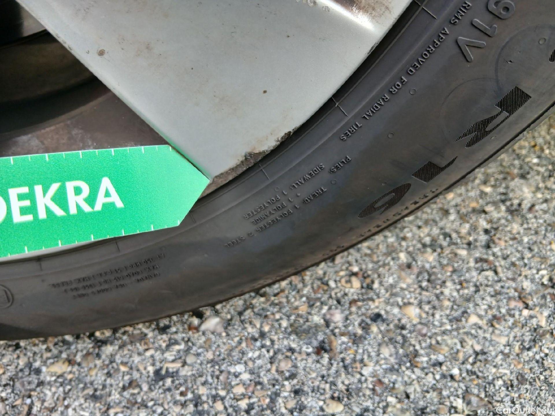  Volkswagen  Golf  VOLKSWAGEN / 2020 / 5P / familiar Life 2.0 TDI 85kW (115CV) Variant #7